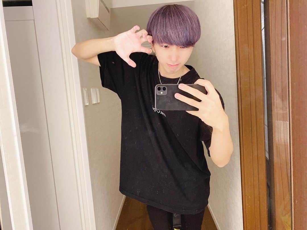 SHUNさんのインスタグラム写真 - (SHUNInstagram)「紫を愛し、紫に愛された男😈😈😈  #buzz_er #ブザー #followforfollowback #followｍe #likeforlikes #like4likes #いいねした人で気になった人フォロー #いいね返し #フォローミー #アイドル #メンズアイドル #idol #kpop #紫 #マッシュ男子」9月27日 18時40分 - _shp1_