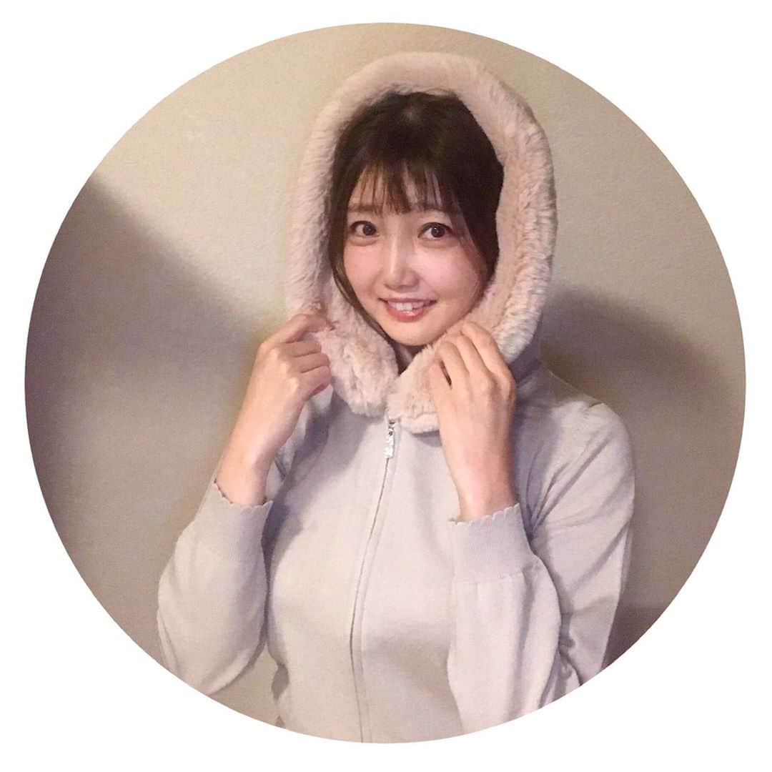 橘珠里さんのインスタグラム写真 - (橘珠里Instagram)「だいぶ涼しく、過ごしやすくなってきましたね🍂 ⋆ オーダーしていた秋冬アイテムが届いたので、ちょっとひんやりした日に着てみました❆ ⋆ ふわふわの #フードファー が可愛いくてあたたかい @tocco_closet の #ニットパーカー です♥︎ ⋆  袖や裾が、さりげなくスカラップカットで、優しげな印象です◎ ⋆ #エコファー なので、リアルファーやレザーを買わない私にも嬉しい🐻♡ 肌触りも良いです☺️✨ ⋆ 季節の移り変わりがはやいです😌🍂 *----*----*----*----*----*----* #toccocloset #tocco #outfit #japan #tokyo #japanesefashion #トッコ #トッコクローゼット #フードファーパーカー #パーカーコーデ #宇垣美里 さん着用 #宇垣美里アナ #パーカー女子 #ふわふわフード #冬コーデ #秋冬コーデ #秋コーデ #アウター #羽織りもの #羽織りものコーデ #大人かわいいコーデ #あたたかコーデ #ゆきんこ #雪ん子スタイル #前髪セルフカット失敗」9月27日 18時44分 - jurinu