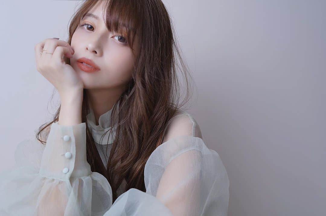のインスタグラム：「💭 . #サロンモデル#ヘアカラー#ヘアスタイル#前髪#名古屋#透けカラー#グレージュ#韓国ヘア #韓国メイク#韓国ヘア #オルチャンメイク#透明感カラー #透明感#sサイズ#sサイズコーデ#일상#오오티디#데일리룩#데일리코디#데일리패션#옷스타그램#옷#패션#패션스타그램#코디#데이트룩 #中国美女 #衣服配搭#牛仔外套#外套」