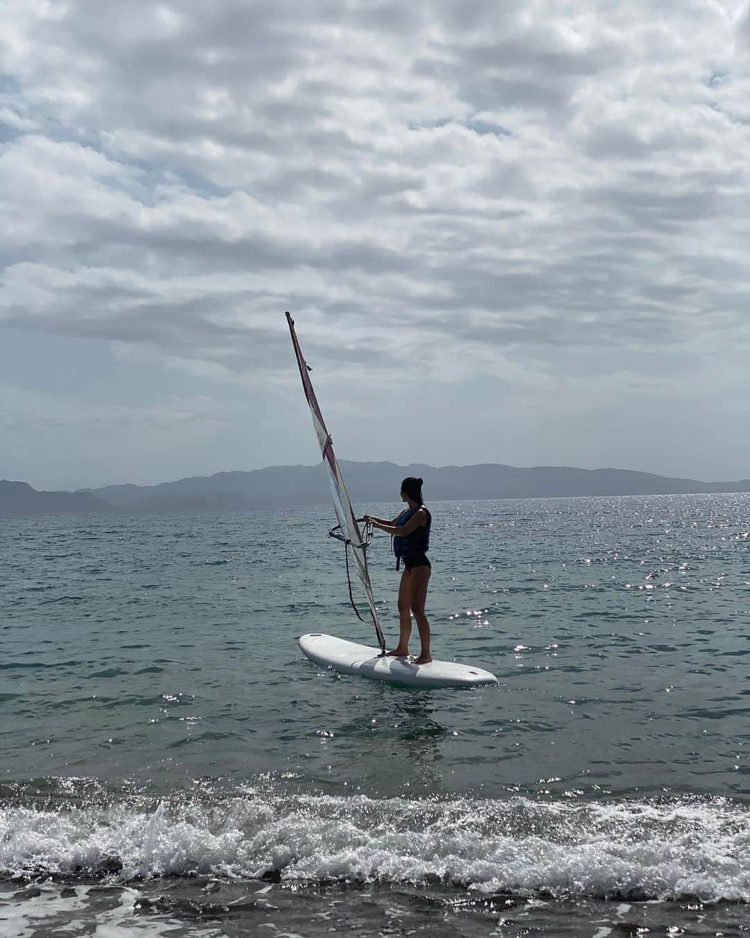 Merve Boluğurのインスタグラム：「Ne hoş☀️」