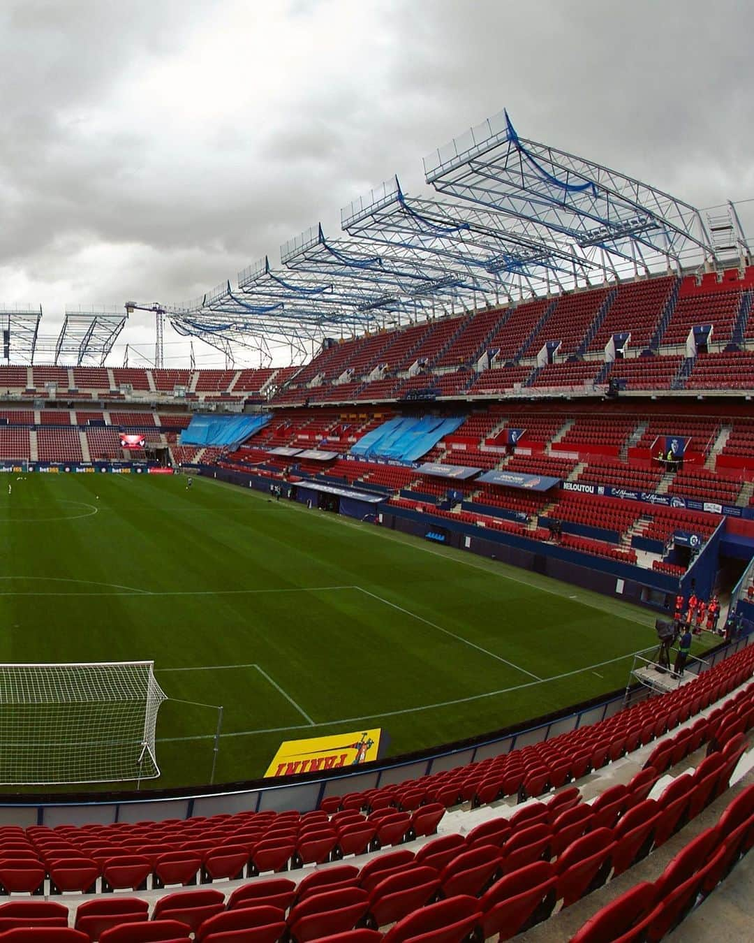 LFPさんのインスタグラム写真 - (LFPInstagram)「🏟😍 🅔🅛 🅢🅐🅓🅐🅡 😍🏟  #LaLiga #LaLigaSantander #Osasuna #Football」9月27日 18時54分 - laliga