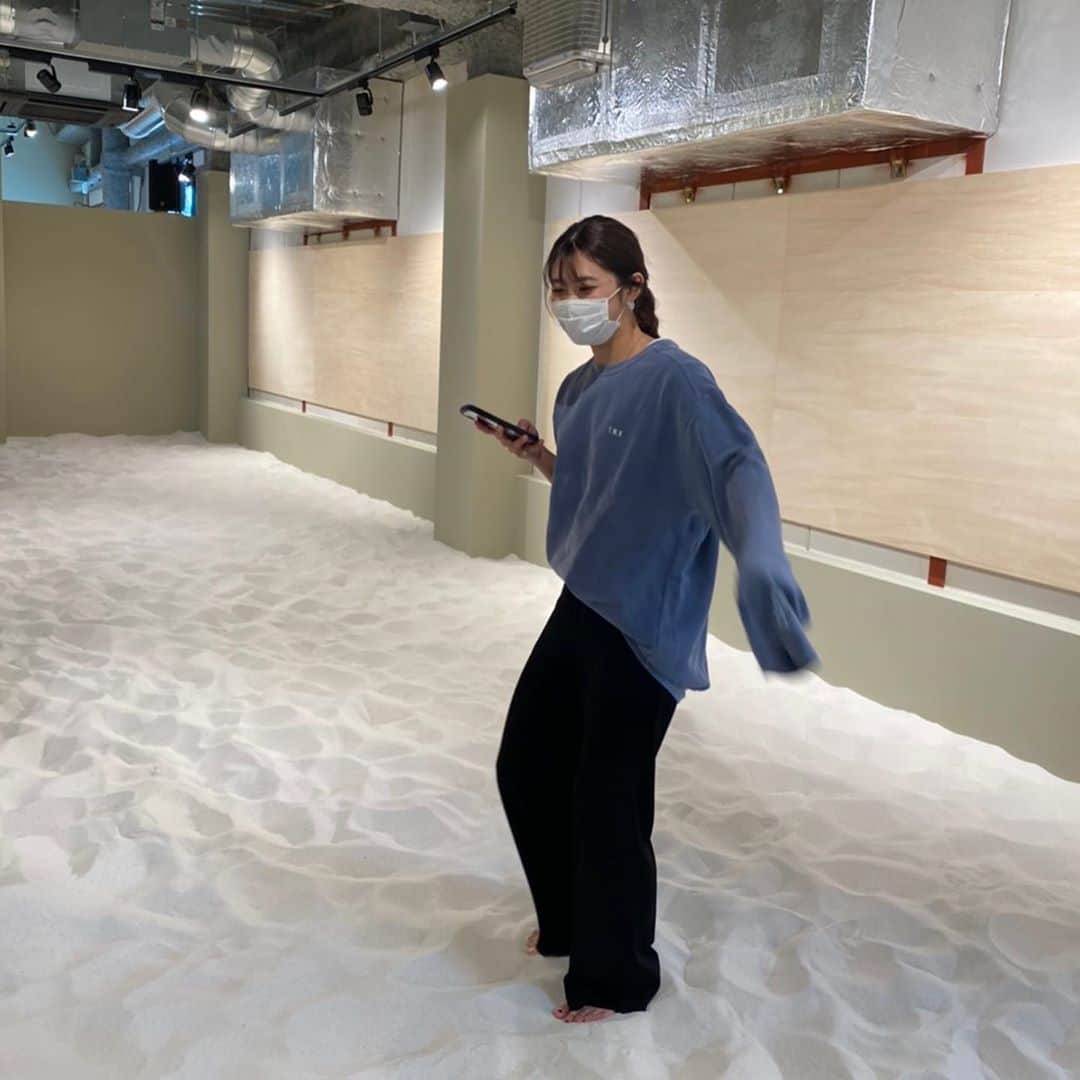 よしかわなみのインスタグラム：「ㅤㅤㅤㅤㅤㅤㅤㅤㅤㅤㅤㅤㅤ 砂遊び楽しかった☺︎ 本当の砂なんだけど、ちゃんと抗菌されてるから安心して遊べちゃう⛱」