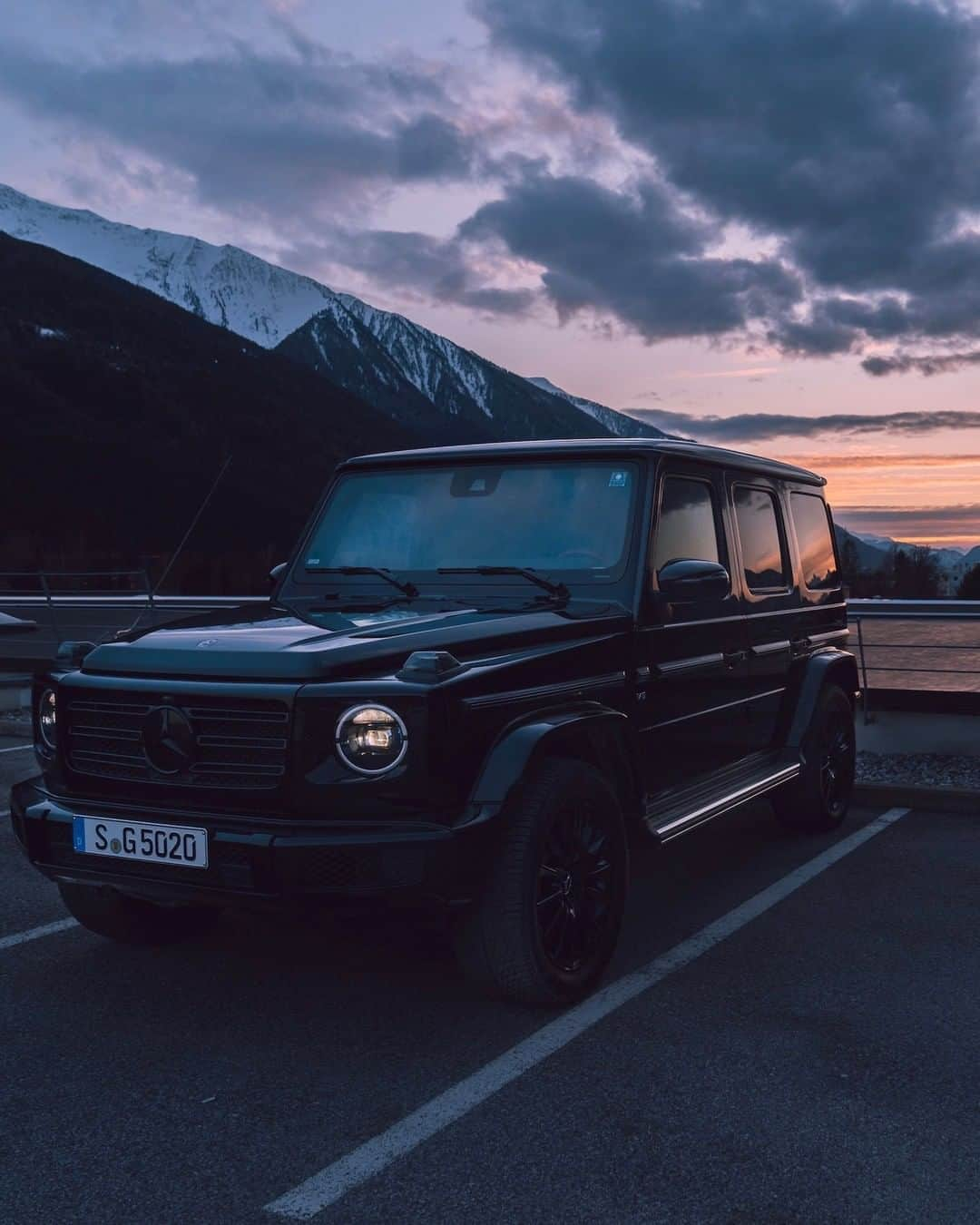 メルセデス・ベンツさんのインスタグラム写真 - (メルセデス・ベンツInstagram)「A unique view in an off-roader like no other: the Mercedes-Benz G-Class. 📸  @_n.k__ for #mbsocialcar  #MercedesBenz #GClass #strongerthantime #Mercedes #Benz」9月27日 19時00分 - mercedesbenz