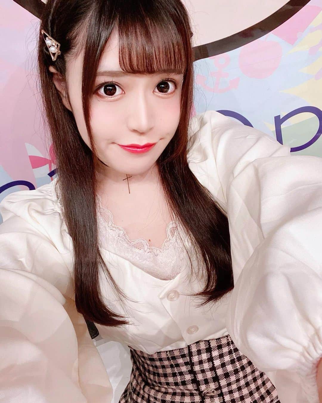 木咲りんのインスタグラム：「* ⋆﻿ 久しぶりの私服投稿〜！❤︎ 『りゅうちぇると高見奈央のiDOL on-line !』 の収録で着てたよ📻✨#ちぇるなお またラジオのお仕事できたらいいな❤︎ 日頃から起きた出来事書いておいてみる🥺 ⋆﻿ *  #idol#cosplay#cosplaygirl#japaneseidol#asiangirls#asianmodel#アイドル#ハニスパ#ハニースパイス#可愛い女の子#偶像#コスプレ#コスプレイヤー#地雷女#自撮り界隈#自撮り女子#ロリ#ロリコン#量産型#粉我#アイドル好きと繋がりたい#乃木坂46好きな人と繋がりたい#ストレートヘア#맛스타그램#맛집#카페#인스타푸드#木咲りん#りんぐらむ」