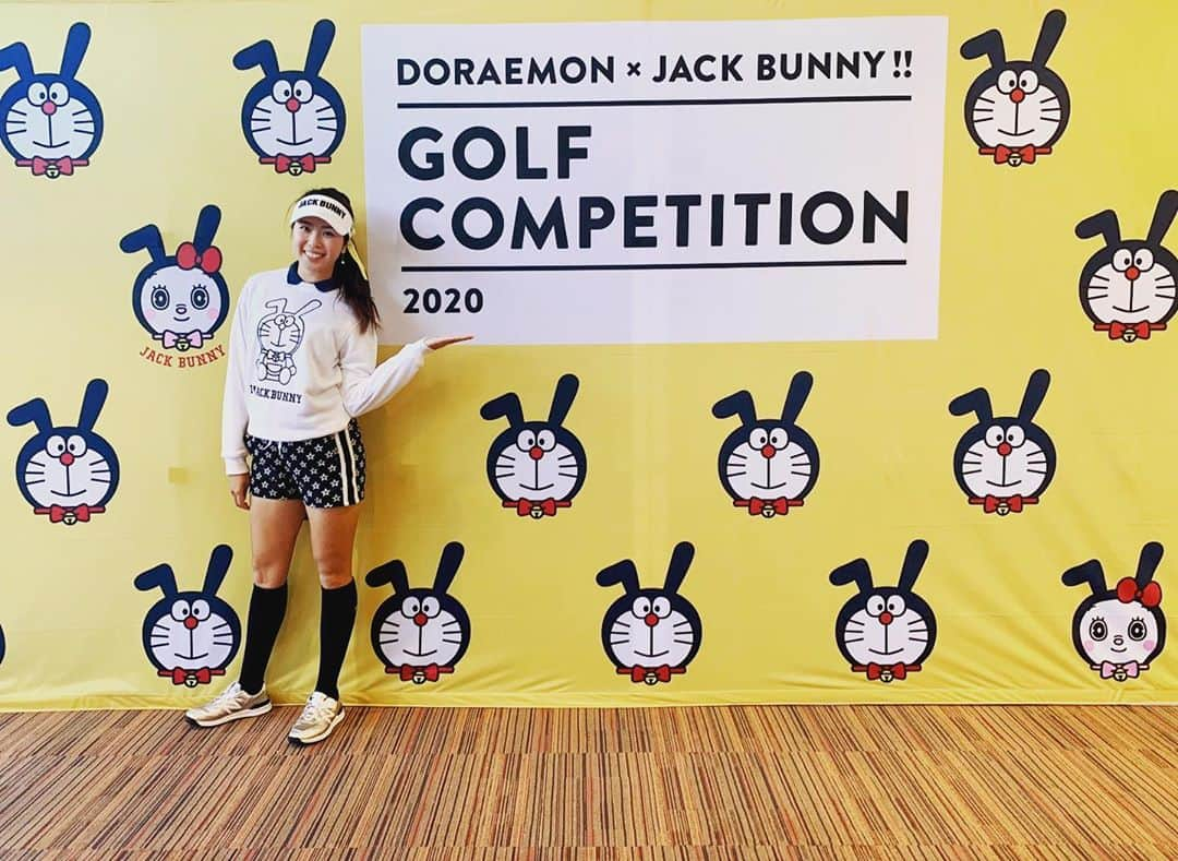 中山綾香さんのインスタグラム写真 - (中山綾香Instagram)「DORAEMON×JACK BUNNY🐰 ドラえもんCUPのニアピン対決をやらせて頂きました💙 とても楽しいコンペでした♪ 参加者の皆さんがドラえもんウェアでバッチリコーディネートされてて素敵でした☺️ 親子・友達・夫婦・カップルでのお揃いコーディネートなどなど、ファッションでもゴルフを楽しむ😇♪さいこ〜う！ .  . #golf #golfstagram #golfswing #golflife #golfgirl #golfwear #jackbunny #no1grip #ayproject #newbalance #ゴルフ #ゴルフ女子 #ゴルフスイング #ゴルフウェア #ゴルフウェア #ゴルフコーデ #ゴルフスイング動画 #ゴルフ好き #ジャックバニー #ニューバランス」9月27日 19時21分 - ayaka.nakayama.japan