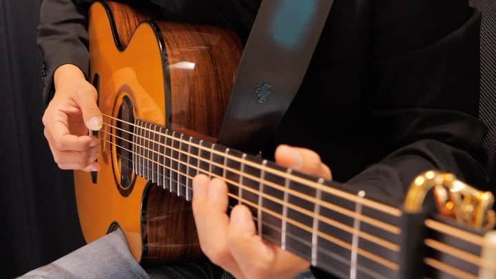 のインスタグラム：「Let it go “Frozen” -Arranged by Yuki Matsui-﻿ ﻿ YouTube→https://www.youtube.com/c/YukiMatsuiOfficial﻿ ﻿ ♪﻿ ♪﻿ ♪﻿ ﻿ #yukimatsui #松井祐貴 #fingerstyle #fingerstyleguitar #acoustic #acousticguitar #pickariff @pickariff #guitarsdaily @guitarsdaily #guitarstagram @guitarstagram #solosection #guitarsarebetter @guitarsarebetter #talentedmusicians #lickwars #riffwars @riffwars #riffwarsacoustic #pickupmusic #acousticartists #musicians #guitarplayer #instaguitar #Daddario #DaddarioStrings #shubbcapos @shubbcapos #schenkguitars #schenk #letitgo #frozen #disney」