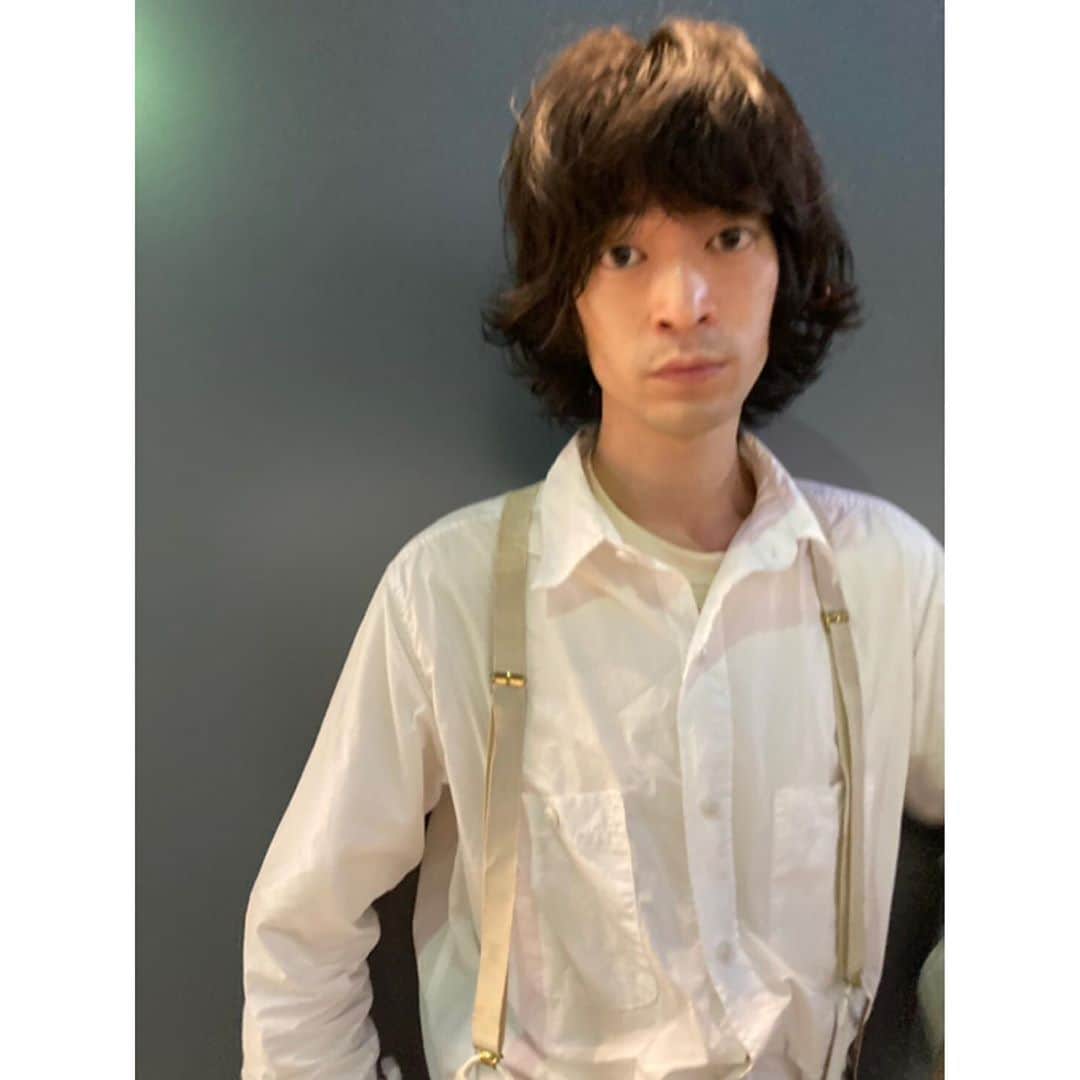 兒玉太智のインスタグラム：「明日9/28、夜9時からは… THE TOKYO「J.U.M.P.」無観客配信レコ発！  "無観客だョ！全曲演奏スペシャル"👏  気合いを入れるべく、世良田さん( @seratasouta )に髪を整えてもらいました✂︎ 超お気に入りです。 いつも僕の変な要望を素敵に変換してくださるすごい人です！  ------✂︎----✂︎-----✂︎-------  -THE TOKYO「J.U.M.P.」無観客生配信レコ発- 『無観客だョ！全曲演奏スペシャル』  9/28(月)下北沢SHELTER 21:00配信スタート  サポートメンバー 🥁Drums 坂詰克彦(怒髪天) 中村"Mr.Mondo"匠(THE NEATBEATS) 茂木左(myeahns)  🎸Guitar ビートりょう(THE BOHEMIANS) 熊田州吾(THE THROTTLE)  今ならストーリーからリンク飛べます↓ https://loft-prj.zaiko.io/_item/329322」