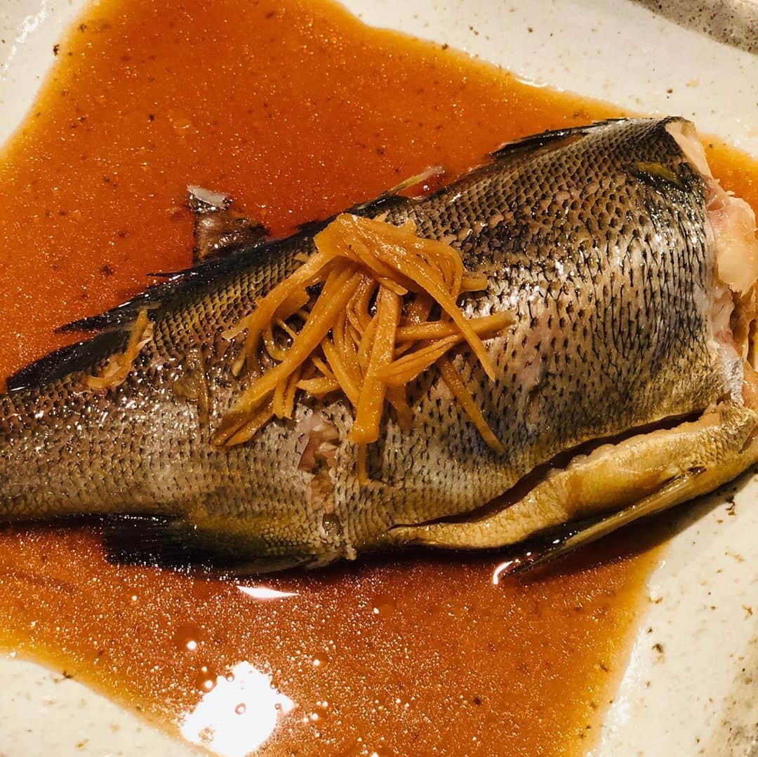 内田恭子さんのインスタグラム写真 - (内田恭子Instagram)「ここ数日ちょっと疲れ気味でご無沙汰してました。週末でゆっくり寝て笑、充電完了です！  さて、先日の大漁のおかげで、我が家の食卓はお友達にリシピのアイデアをもらいつつ、ずっとお魚メニューでしたが、今夜でいよいよラスト！鰤しゃぶ、鰤の竜田揚げ、イサキの煮付け。どれも大好評😊鰤しゃぶは脂が程よくのっていて、シメは麺で。海の幸に感謝！明日からまた頑張ろう👍  #うちごはん　#鰤しゃぶ　#鰤の竜田揚げ　#イサキの煮付け #お腹いっぱい #海の幸に感謝 #内田恭子 #kyokouchida」9月27日 19時25分 - kyoko.uchida.official