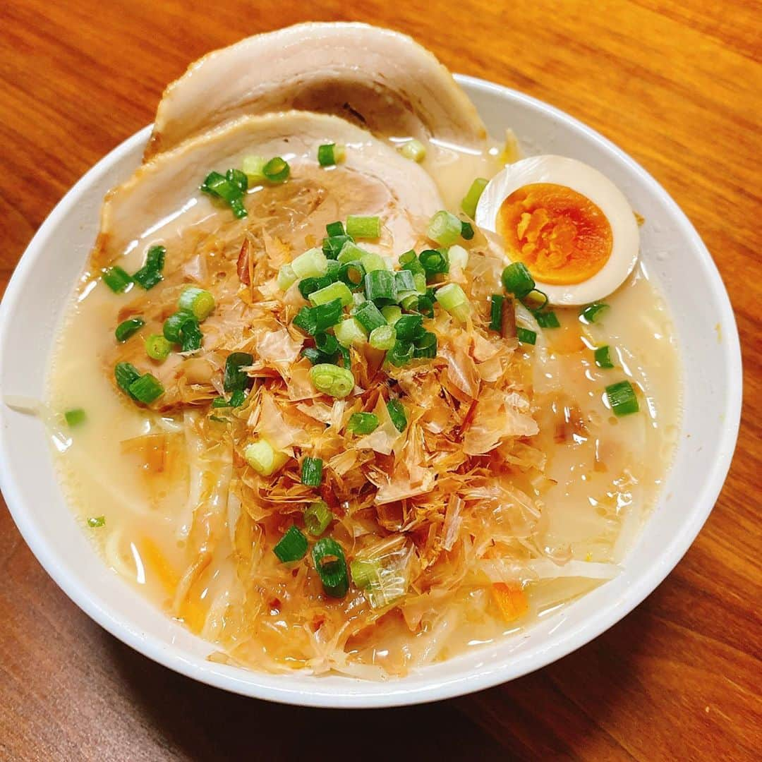 宮下純一さんのインスタグラム写真 - (宮下純一Instagram)「今宵はお土産の鹿児島ラーメン😄TAKETORAさん最高です🥰#お土産 #鹿児島ラーメン #taketora」9月27日 19時36分 - junichi1017