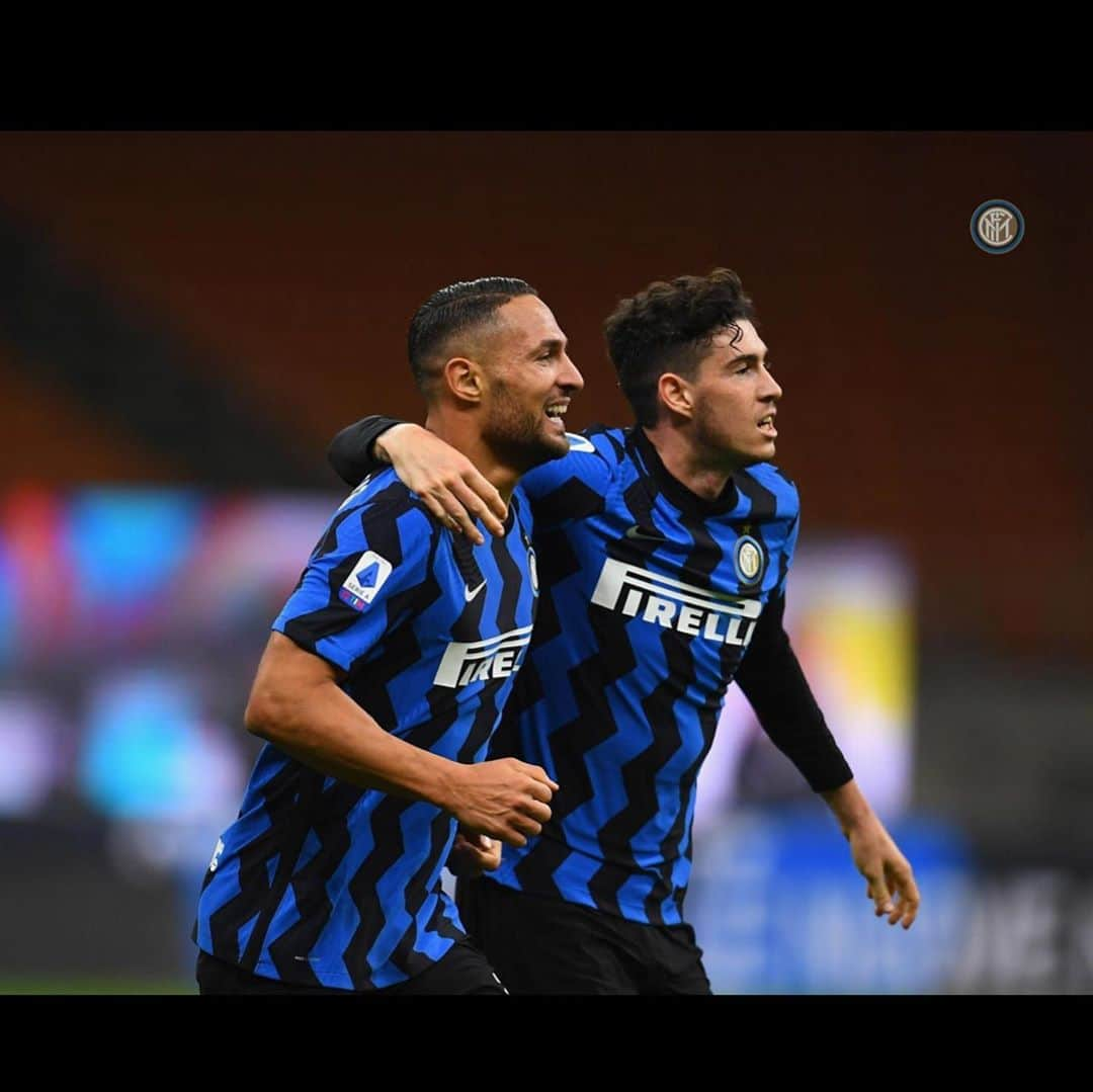 ダニーロ・ダンブロージオさんのインスタグラム写真 - (ダニーロ・ダンブロージオInstagram)「Mai mollare !!! 💪🖤💙⚽️🕷@inter #interfiorentina#winner#amala#team」9月27日 19時42分 - danilodambrosioreal