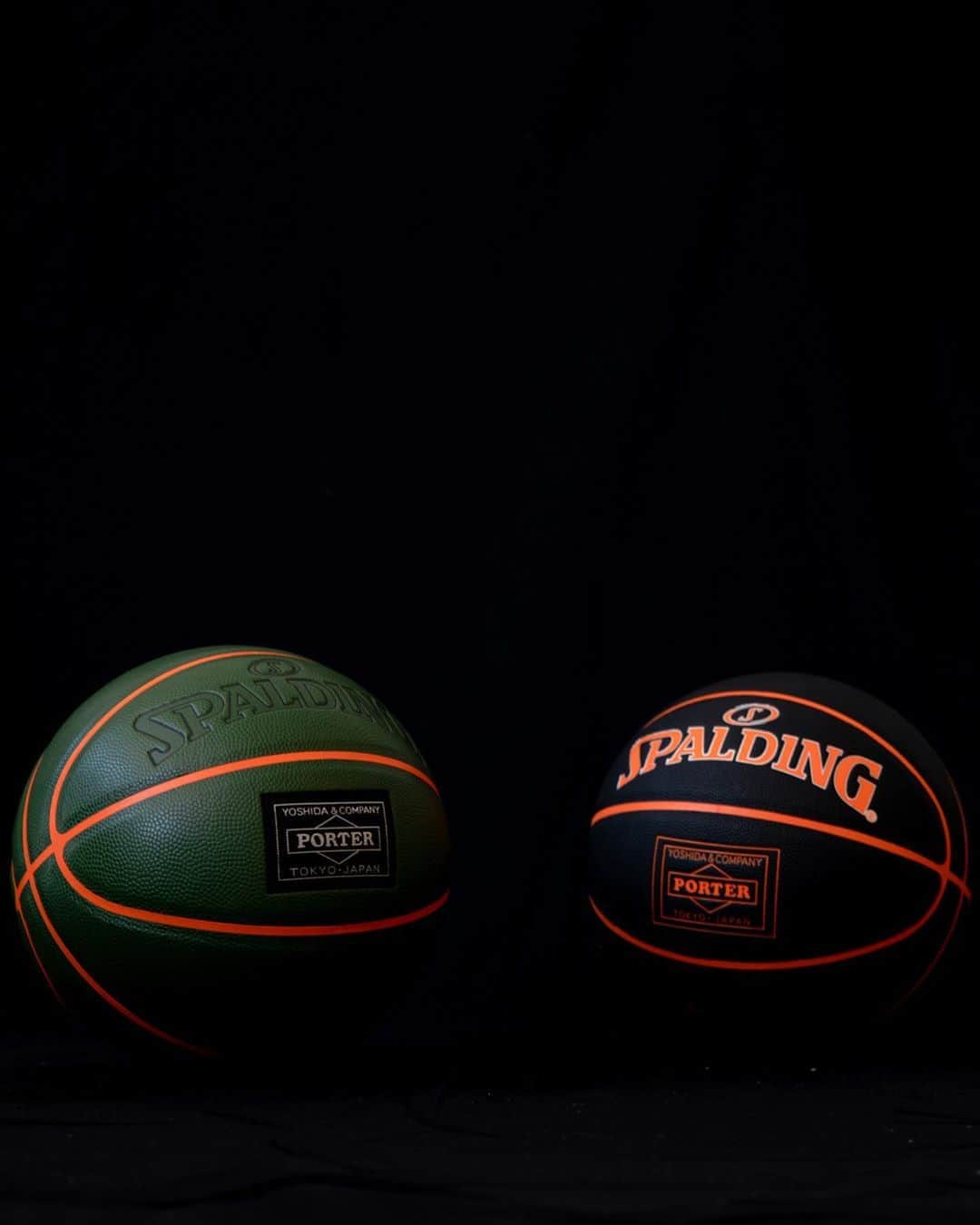 のインスタグラム：「.﻿ SHOP ORIGINAL SPALDING×PORTER  アメリカの老舗スポーツ用品メーカー「SPALDING（スポルディング）」とコラボレーションした7号サイズのバスケットボールです。 ﻿ PORTERを代表するタンカーシリーズをイメージしたオリーブカラーをベースに、ラインはレスキューオレンジを採用しました。表面はインパクトのあるPORTERタグを直接パネルに縫製し、裏面のSPALDINGロゴの縁部分はゴールドを配色しデザインアクセントにしました。さらにPORTER製の巾着が付属したスペシャル仕様です。 ﻿ BASKETBALL No. 376-91908 ￥12,000+tax  #yoshidakaban #porter #luggagelabel #porteryoshida #porterflagshipstore ﻿ #porterexchange #porterstand #kurachikabyporter #potr #madeinjapan ﻿#japan #spalding #basketball #nba #tanker #collaboration #exclusive ﻿ #limited #吉田カバン #ポーター #タンカー #スポルディング #バスケットボール ﻿#コラボレーション」