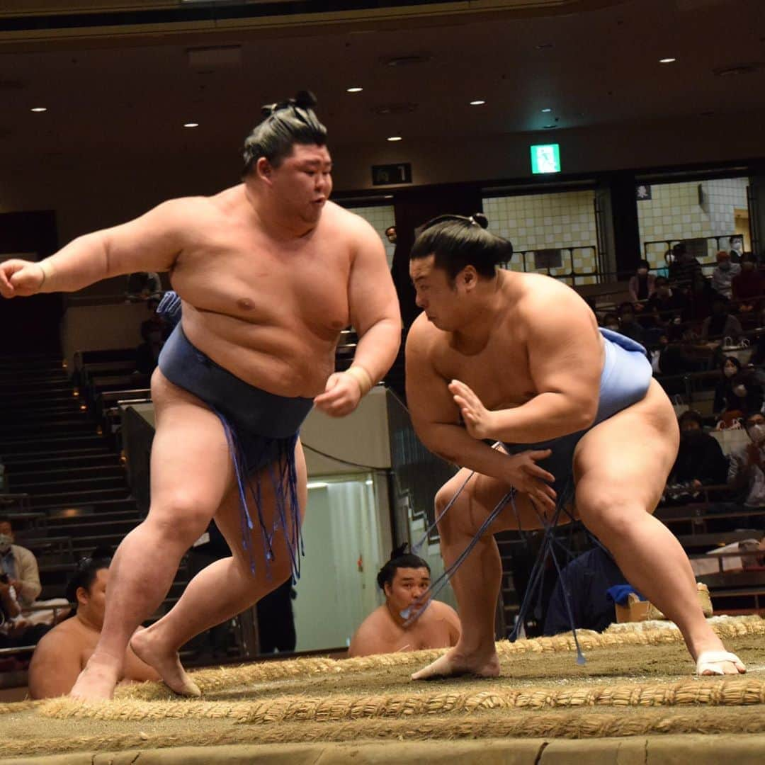 日本相撲協会さんのインスタグラム写真 - (日本相撲協会Instagram)「大相撲九月場所、千秋楽。 正代が涙の初優勝！故郷 熊本県に初めての優勝をもたらし、敢闘賞、殊勲賞も受賞しました。新入幕で大活躍の翔猿も敢闘賞を受賞。  @sumokyokai  #大相撲 #sumo #相撲 #力士 #お相撲さん #優勝 #スポーツの秋 #japanphoto #sumowrestlers #japanculture  #九月場所 #9月場所 #秋場所 #九月場所全力応援 #cooljapan #推ししか勝たん　#正代 #翔猿 #15日間応援ありがとうございました」9月27日 19時56分 - sumokyokai