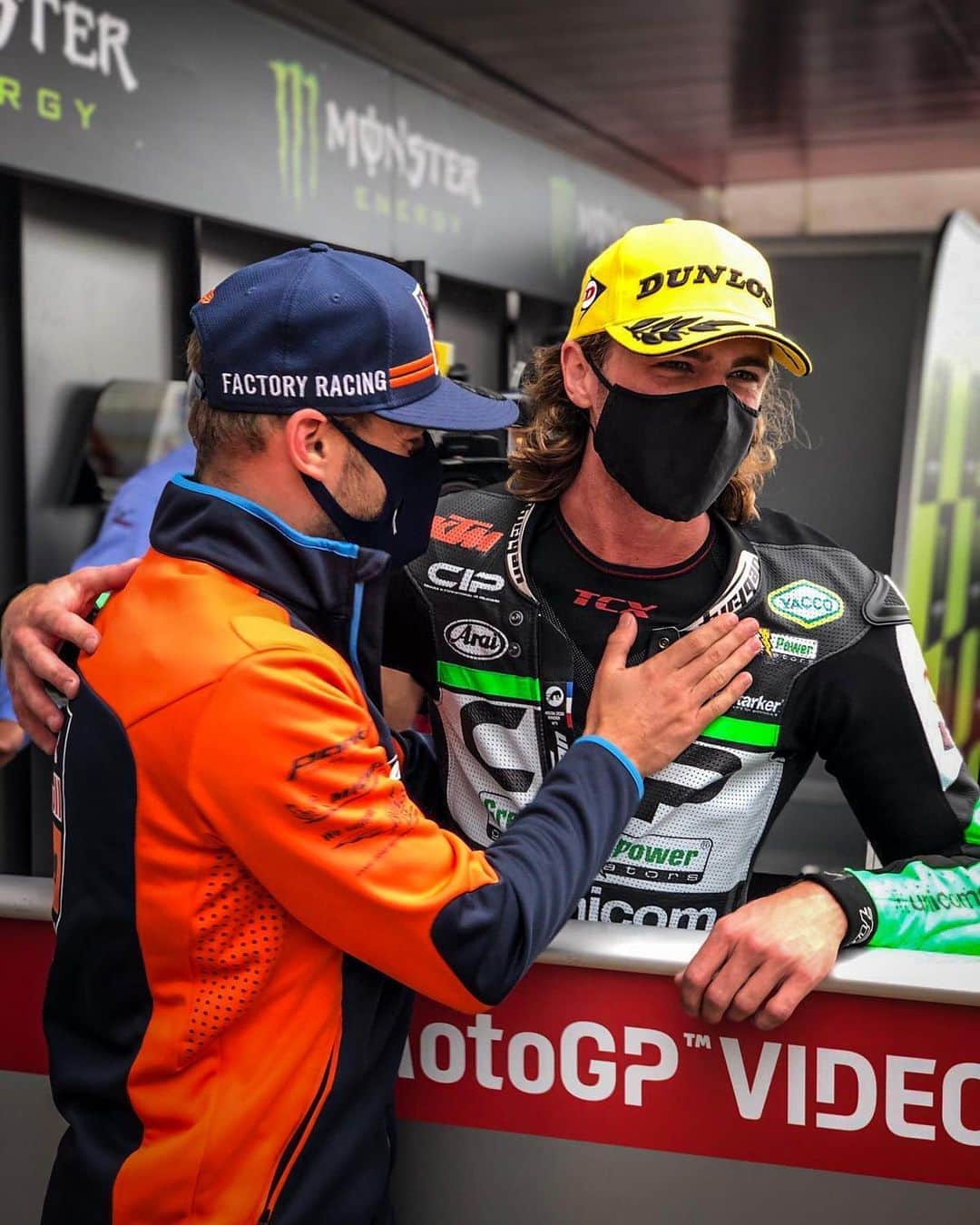 MotoGPさんのインスタグラム写真 - (MotoGPInstagram)「There's a new GP winner in the family! 🤩 @darrynbinder_40 is your #CatalanGP 🏁 winner in #Moto3! 🏆  #MotoGP」9月27日 19時51分 - motogp