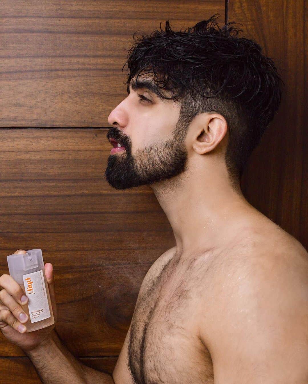 Karron S Dhinggraさんのインスタグラム写真 - (Karron S DhinggraInstagram)「Sundays’ are for a relaxing shower🧖‍♂️! Best time to give your body an exfoliating wash with this sulphate free body wash.  Also in the love with @thephylife body mist which will transport you to the freshness of mountains with every spritz.  @thephylife is PETA approved, cruelty free, and 100% vegan brand, dermatologically tested, free sulphate and harsh chemicals.  PS:  Use the discount coupon ‘formaledit’ to avail 15% discount. . . . 📷 @jasdeepphotography  #TheFormalEdit」9月27日 20時01分 - theformaledit
