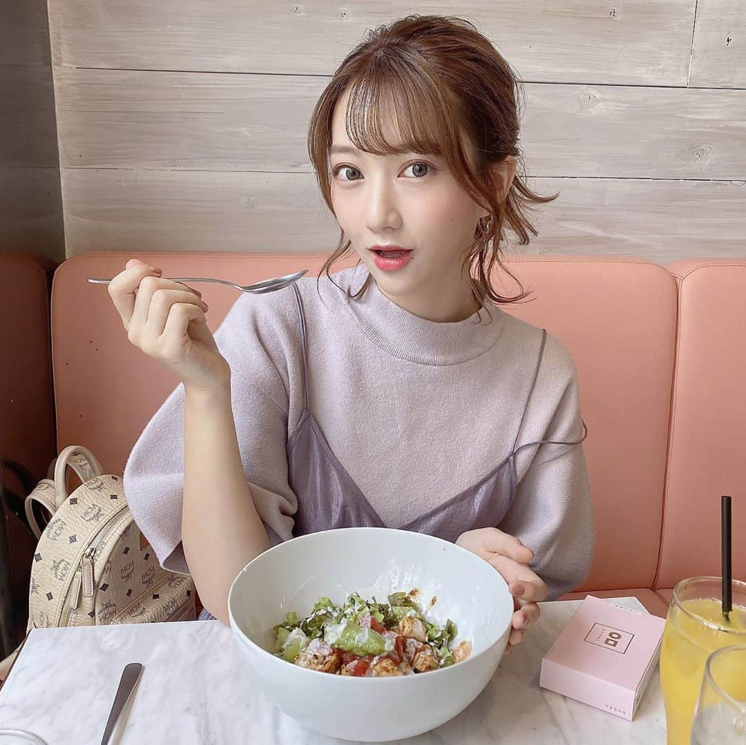 高辻千夏さんのインスタグラム写真 - (高辻千夏Instagram)「🥗💕﻿ ﻿ ﻿ 休日はプロテインラボ @proteinlab.jp でランチ🍽﻿ ﻿ メキシカンボウル をチョイス､､､！﻿ ﻿ ﻿ 絶賛減量期なので、玄米食べれるの嬉しい〜〜🥺﻿✨ ﻿ しかも高タンパクでめっちゃ美味しい！﻿ なんだこれ🥺！！！！笑﻿ ﻿ ﻿ ﻿ ちなみに食前には、#ピンク丸剤 💊💕﻿ ﻿ ダイエット韓方を服用し始めて、今日で6日目！﻿ ﻿ ﻿ もう既に−2kg 以上減量成功してます◎﻿ ﻿ ﻿ 詳しくはストーリーのハイライト﻿ 【韓方薬Diet💊】にまとめてるので見てねっ。﻿ ﻿ ﻿  ﻿ 引き続きダイエット頑張りま〜す💪🏻💪🏻﻿ ﻿ ﻿ ﻿ #ミオル韓医院 #韓医院 #ピンク丸剤 #韓方ダイエット #ダイエット韓方 #漢方ダイエット #ダイエット漢方 #ダイエット薬 #韓国ダイエット #韓国旅行 #ソウル旅行 #江南 #カンナム #プロテインラボ #関西サロンモデル #サロンモデル #ダイエット飯 #トレーニング女子 #グルメ女子 #グルメスタグラム #カフェスタグラム #ダイエットメニュー #トレーニー女子 #韓国 #얼스타그램 #좋아요반사 #다이어트식단 #카페스타그램」9月27日 20時03分 - chinatsujk