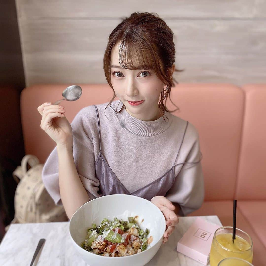 高辻千夏さんのインスタグラム写真 - (高辻千夏Instagram)「🥗💕﻿ ﻿ ﻿ 休日はプロテインラボ @proteinlab.jp でランチ🍽﻿ ﻿ メキシカンボウル をチョイス､､､！﻿ ﻿ ﻿ 絶賛減量期なので、玄米食べれるの嬉しい〜〜🥺﻿✨ ﻿ しかも高タンパクでめっちゃ美味しい！﻿ なんだこれ🥺！！！！笑﻿ ﻿ ﻿ ﻿ ちなみに食前には、#ピンク丸剤 💊💕﻿ ﻿ ダイエット韓方を服用し始めて、今日で6日目！﻿ ﻿ ﻿ もう既に−2kg 以上減量成功してます◎﻿ ﻿ ﻿ 詳しくはストーリーのハイライト﻿ 【韓方薬Diet💊】にまとめてるので見てねっ。﻿ ﻿ ﻿  ﻿ 引き続きダイエット頑張りま〜す💪🏻💪🏻﻿ ﻿ ﻿ ﻿ #ミオル韓医院 #韓医院 #ピンク丸剤 #韓方ダイエット #ダイエット韓方 #漢方ダイエット #ダイエット漢方 #ダイエット薬 #韓国ダイエット #韓国旅行 #ソウル旅行 #江南 #カンナム #プロテインラボ #関西サロンモデル #サロンモデル #ダイエット飯 #トレーニング女子 #グルメ女子 #グルメスタグラム #カフェスタグラム #ダイエットメニュー #トレーニー女子 #韓国 #얼스타그램 #좋아요반사 #다이어트식단 #카페스타그램」9月27日 20時03分 - chinatsujk