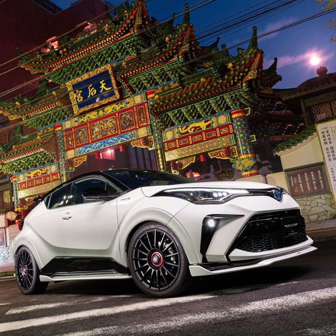 Spirits Artisanのインスタグラム：「TOYOTA C-HR MC After  owner：@cinnamon_2525 Body kit : Artisanspirits///Sportsline blacklabel  suspension : blitz  Wheel : ARTISAN SPIRITS× OZ SUPERTURISMOEVOLUZIONE  Tire : yokohamatire  #アーティシャンスピリッツ#アーティシャン #artisanspirits #artisan  #toyota #toyotachr #chr #bodykit #blacklabel  #blitz #suv #東京オートサロン2020 #tokyoautosalon2020 #evasivemotorsports  #ravspecjdm #butlertire #jworksunlimited #premierautowerkz #suvproject #kanooperformance #car_life_staff  #トラウム #車庫小舗 #nigeljdmparts #advancedautoperformance  #ottoautoservice #mr__lexus #jackspna」
