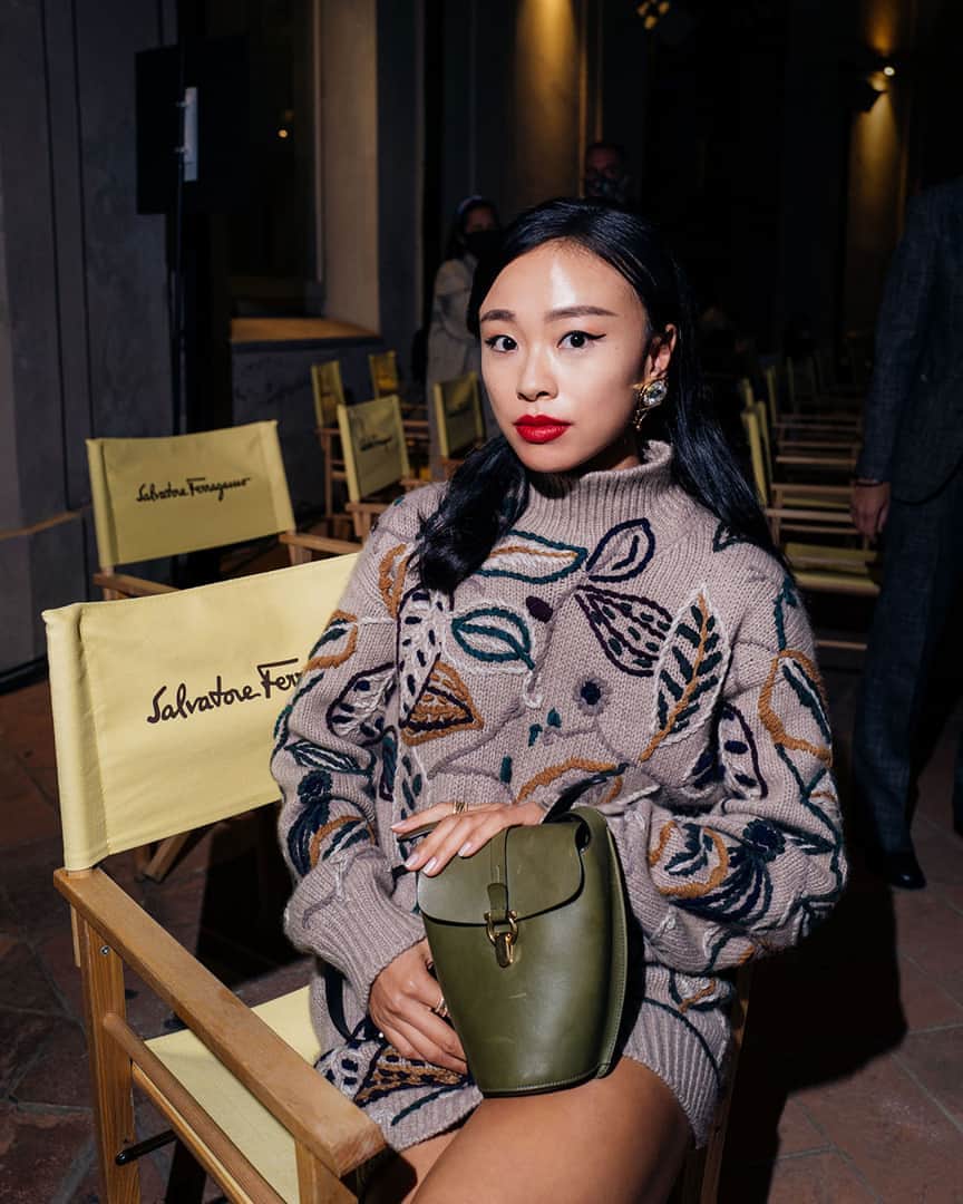 サルヴァトーレ・フェラガモのインスタグラム：「Niki Wu Jie attends the Salvatore Ferragamo Spring/Summer 2021 show in a hand-embroidered cashmere knit dress and a statement bag at the Salvatore Ferragamo Spring/Summer 2021 show. #FerragamoSS21」