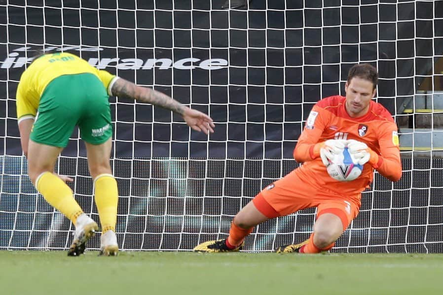 アスミル・ベゴヴィッチさんのインスタグラム写真 - (アスミル・ベゴヴィッチInstagram)「+3. Big win. Great effort boys. @officialafcb @ab1gk」9月28日 5時38分 - asmir1