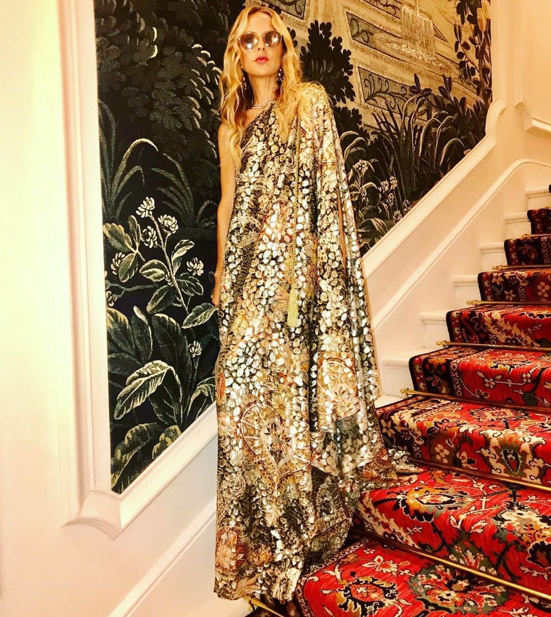 レイチェル・ゾーのインスタグラム：「A favorite dress, on my favorite steps in my favorite city of #Paris ... Cannot wait until we meet again 🇫🇷 💙🤍❤️ XoRZ」