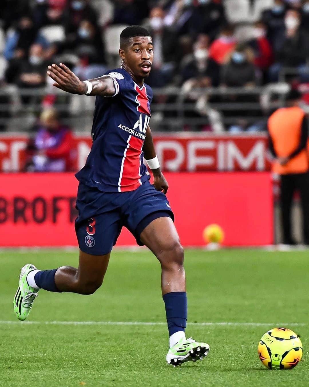 プレスネル・キンペンベのインスタグラム(kimpembe3) - 9月28日 06時11分Clean win, clean sheet 🗒️🗒️🗒️ #LAFORCE[BIHAKUEN]UVシールド(UVShield)>> 飲む日焼け止め！「UVシールド」を購入するユリアン・ドラクスラーレアンドロ・ダニエル・パレデスマウロ・イカルディパリ・サンジェルマンFC