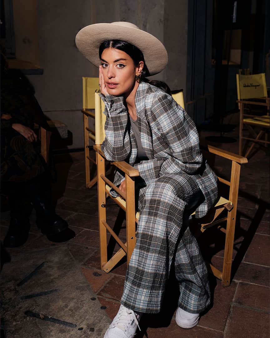 サルヴァトーレ・フェラガモのインスタグラム：「Aida Domenech pictured a few moments before the beginning of the Salvatore Ferragamo Spring/Summer 2021 show, dressed in a seersucker check suit look #FerragamoSS21」