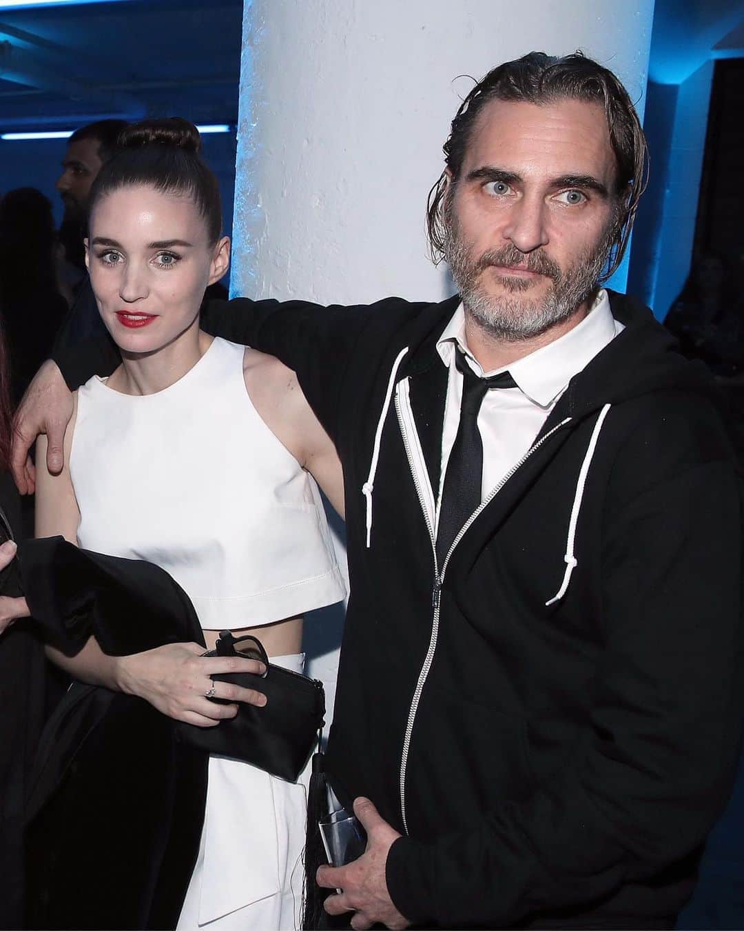 Just Jaredさんのインスタグラム写真 - (Just JaredInstagram)「Rooney Mara & Joaquin Phoenix are first time parents! According to a report, the couple welcomed a baby boy earlier this month. Tap this pic at the link in bio to learn the baby’s sweet name! #RooneyMara #JoaquinPhoenix Photos: Getty」9月28日 6時37分 - justjared
