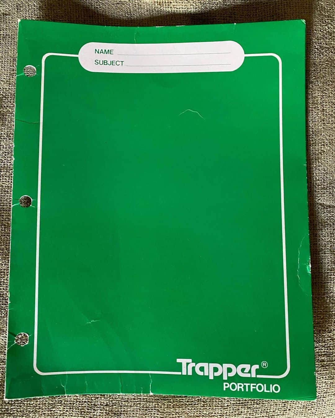 ケヴィン・スミスさんのインスタグラム写真 - (ケヴィン・スミスInstagram)「These were my Trapper folders from high school. In the 80’s, this was our cellphone: The Trapper kept all your important data... trapped. You could even store your Trapper folders in a glorious binder called The Trapper Keeper (if you had rich parents that loved you). Who else had one of these scholastic bad boys? #KevinSmith #trapperkeeper #trapperfolder #80s」9月28日 6時48分 - thatkevinsmith