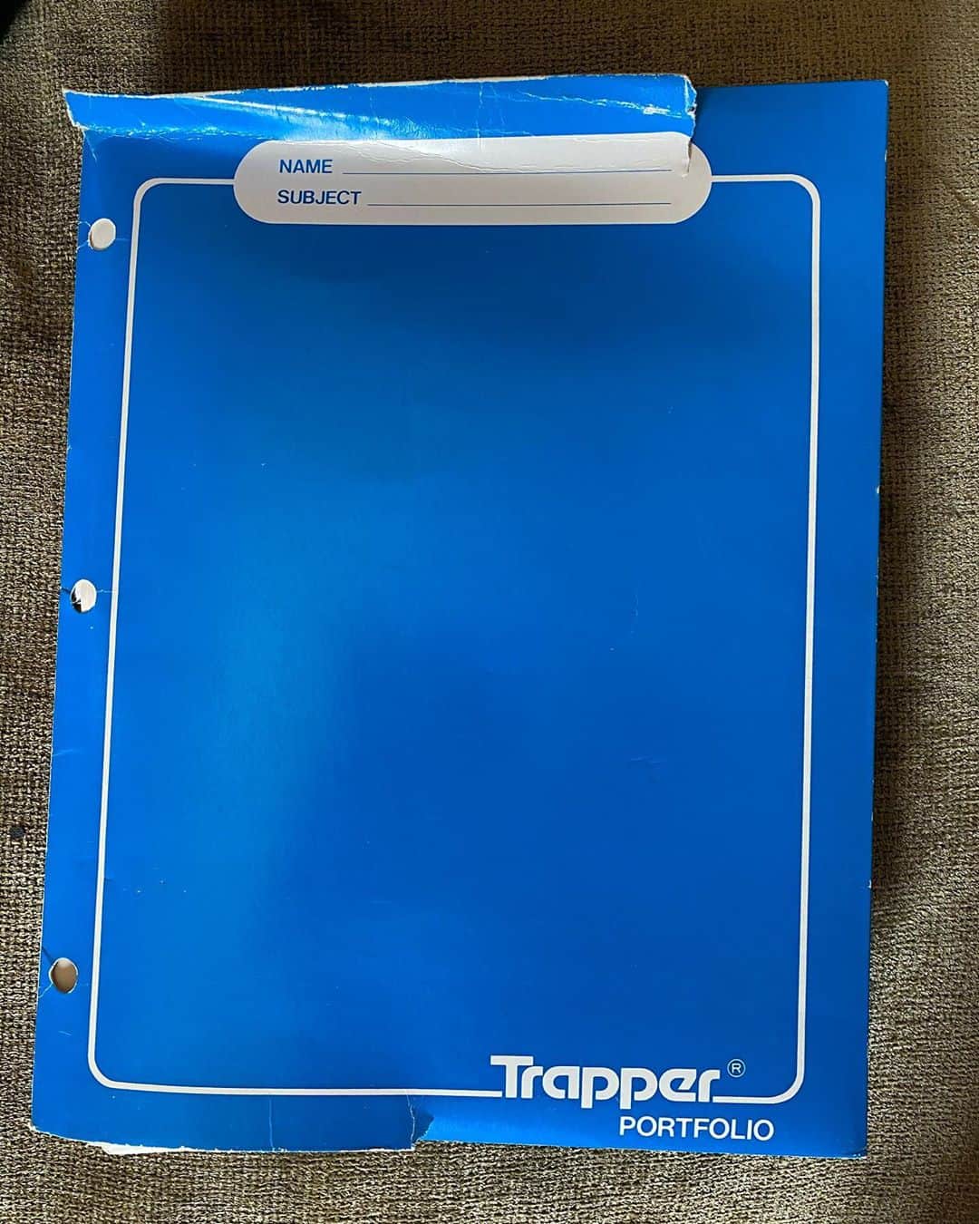 ケヴィン・スミスさんのインスタグラム写真 - (ケヴィン・スミスInstagram)「These were my Trapper folders from high school. In the 80’s, this was our cellphone: The Trapper kept all your important data... trapped. You could even store your Trapper folders in a glorious binder called The Trapper Keeper (if you had rich parents that loved you). Who else had one of these scholastic bad boys? #KevinSmith #trapperkeeper #trapperfolder #80s」9月28日 6時48分 - thatkevinsmith