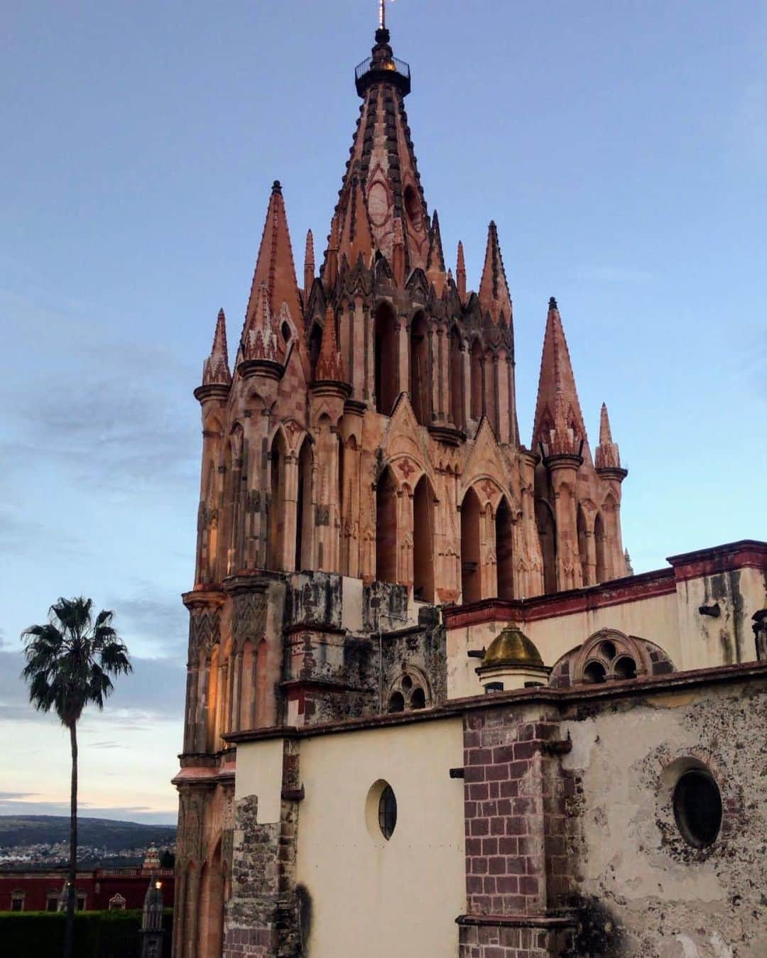 トームさんのインスタグラム写真 - (トームInstagram)「The many beautiful churches of #SanMiguelDeAllende #Guanajuato #Mexico」9月28日 6時51分 - tomenyc