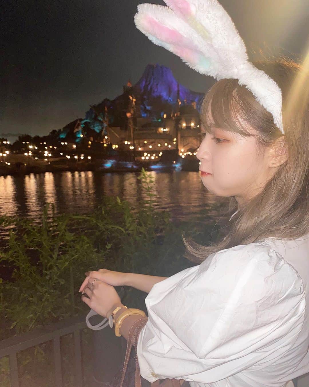 西村愛さんのインスタグラム写真 - (西村愛Instagram)「【まつげ美容液紹介💄】  今日は最近頑張ってる"まつ育"に使ってるものの紹介です✌︎  元々短くて少ないまつ毛が、まつ毛パーマとマツエクいろいろと試しまくった結果すかすかになってました（笑）  今は2枚目にある 『Lush addict』 を毎日夜寝る前にまつ毛の際に塗って一か月くらい経ちました！  beforeの写真がないのですが、友達に最近　マツエクした？　って聞かれたので効果は出てるはず👀🤍  効果が強い分色素沈着の恐れもあるので、使ってみたい方は気をつけてください（ ; ; ）  #ミス学習院#ミス学習院コンテスト#ミスコン#大学ミスコン#愛用品紹介#まつ毛美容液#ラッシュアディクト#lushaddict#まつ育」9月27日 21時54分 - missg_ainishimura