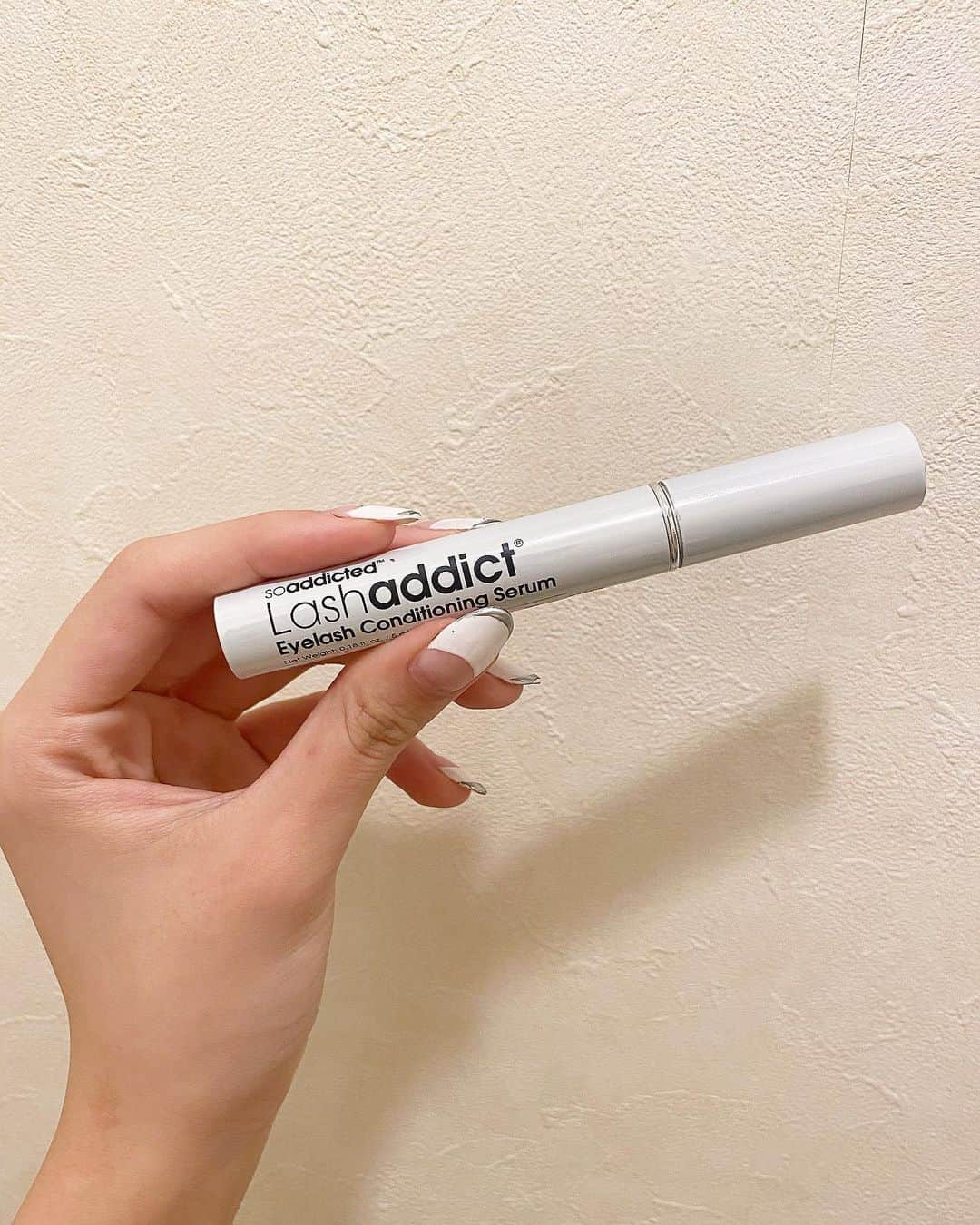 西村愛さんのインスタグラム写真 - (西村愛Instagram)「【まつげ美容液紹介💄】  今日は最近頑張ってる"まつ育"に使ってるものの紹介です✌︎  元々短くて少ないまつ毛が、まつ毛パーマとマツエクいろいろと試しまくった結果すかすかになってました（笑）  今は2枚目にある 『Lush addict』 を毎日夜寝る前にまつ毛の際に塗って一か月くらい経ちました！  beforeの写真がないのですが、友達に最近　マツエクした？　って聞かれたので効果は出てるはず👀🤍  効果が強い分色素沈着の恐れもあるので、使ってみたい方は気をつけてください（ ; ; ）  #ミス学習院#ミス学習院コンテスト#ミスコン#大学ミスコン#愛用品紹介#まつ毛美容液#ラッシュアディクト#lushaddict#まつ育」9月27日 21時54分 - missg_ainishimura