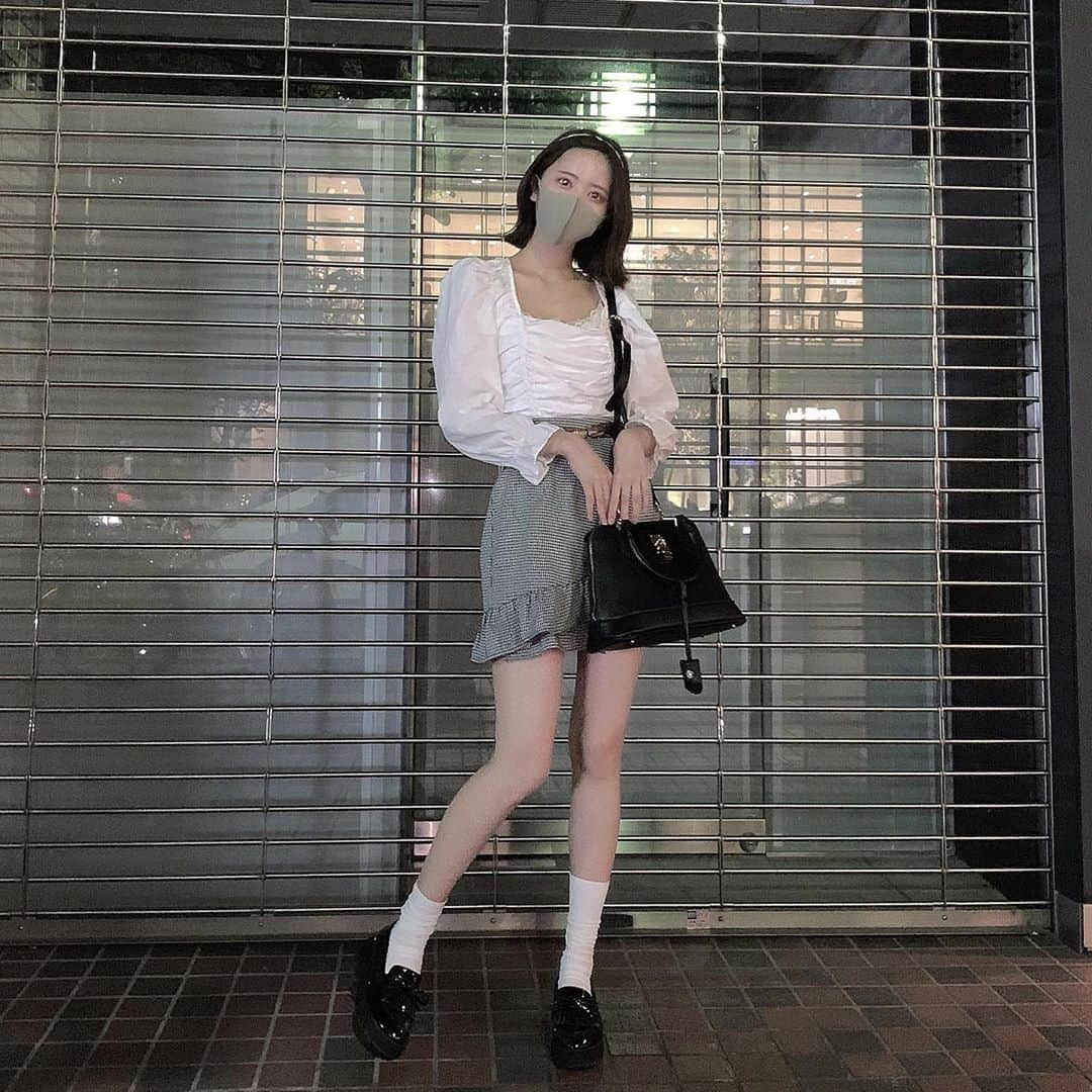 夏目一花さんのインスタグラム写真 - (夏目一花Instagram)「いつかのお洋服〜🎀❤︎  #zara #bershka #bubblestokyo #samanthathavasa #ootd #ファッション好きな人と繋がりたい #ファッション #服好きな人と繋がりたい #韓国ファッション #モノトーンコーデ #ギンガムチェック #ブラウスコーデ」9月27日 22時07分 - natsume_me__