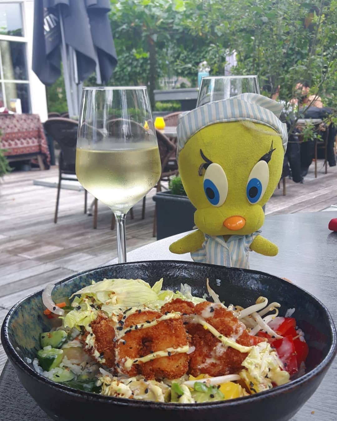 Little Yellow Birdさんのインスタグラム写真 - (Little Yellow BirdInstagram)「Summer is over. Holidays are over. Maybe this shrimp poke bowl can ease my pain... #littleyellowbird #tweety #tweetykweelapis #adventures #yellow #bird #weekend #sunday #holidaysareover #pokebowl #shrimp #food #goodfood #whitewine #wine #drowningmysorrows #stuffedanimalsofinstagram #plushiesofinstagram」9月27日 22時07分 - tweetykweelapis