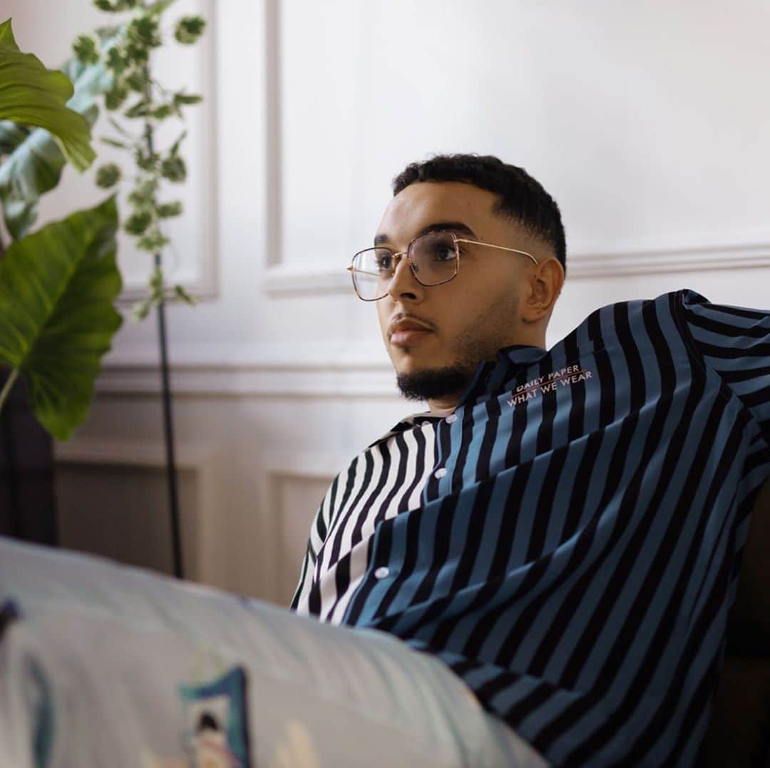 のインスタグラム：「Brussels rapper @icosqua wearing the Presley Gold Glossy.⁠  ⁠⠀⁠ ⁠⠀⁠ ⠀⁠ #SS20 #ss20optical #optical #optic #opticallover #belgium #opticalfashion #antwerpdesign #belgiumfashion #oversized #oversize #antwerpfashion #collection #fashioneyewear #optician #lunettes #eyeweardesign #fashion #komono⁠⠀⁠ ⁠⠀⁠ ⁠⠀⁠」