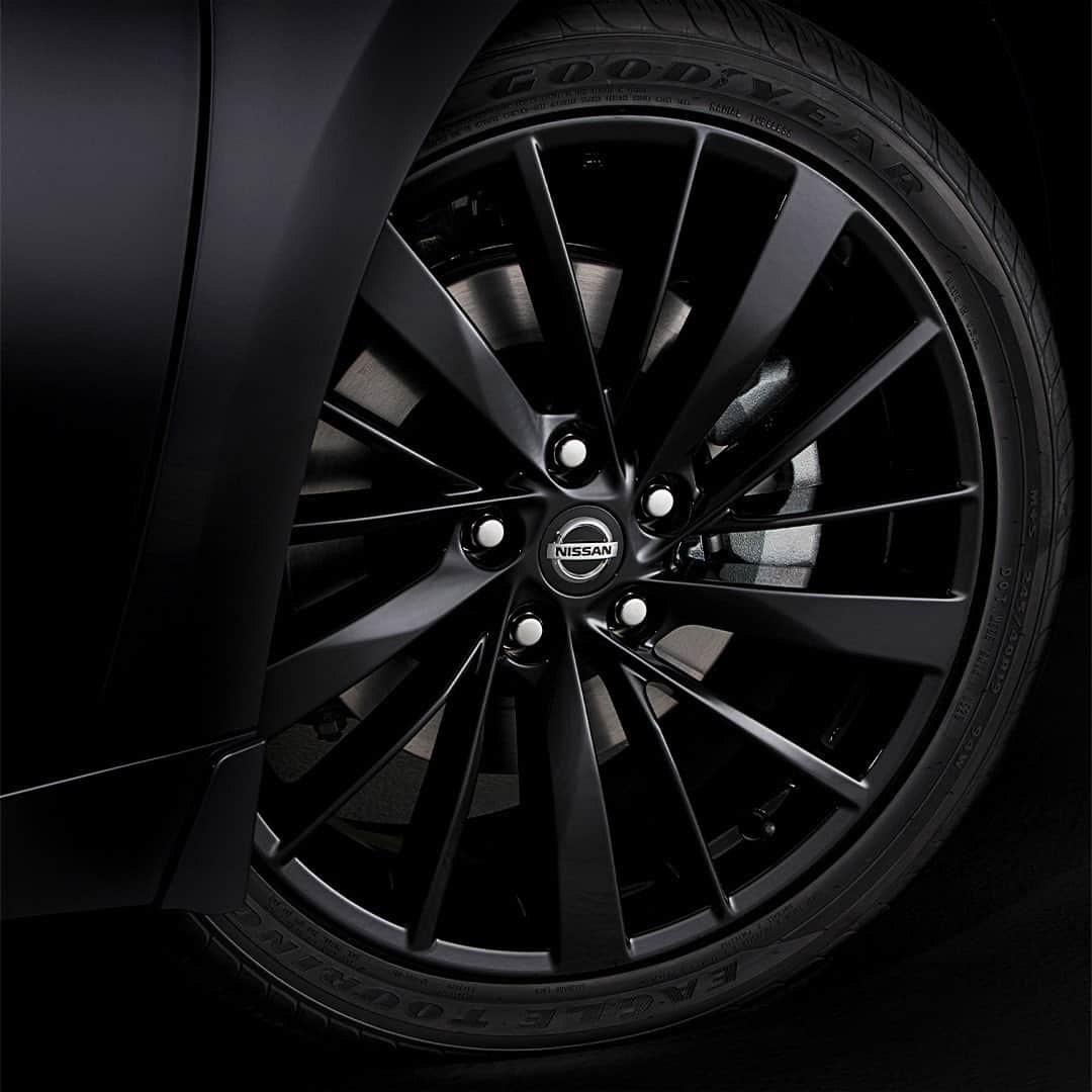Nissan USA Official Instagram accountのインスタグラム：「The breakthrough cycle continues. #NissanMaxima」