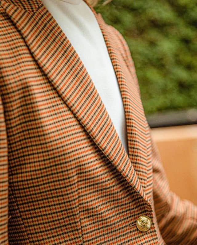 デレクラムのインスタグラム：「The Allie Guncheck blazer, punctuated with the 10 Crosby signature gold button.」
