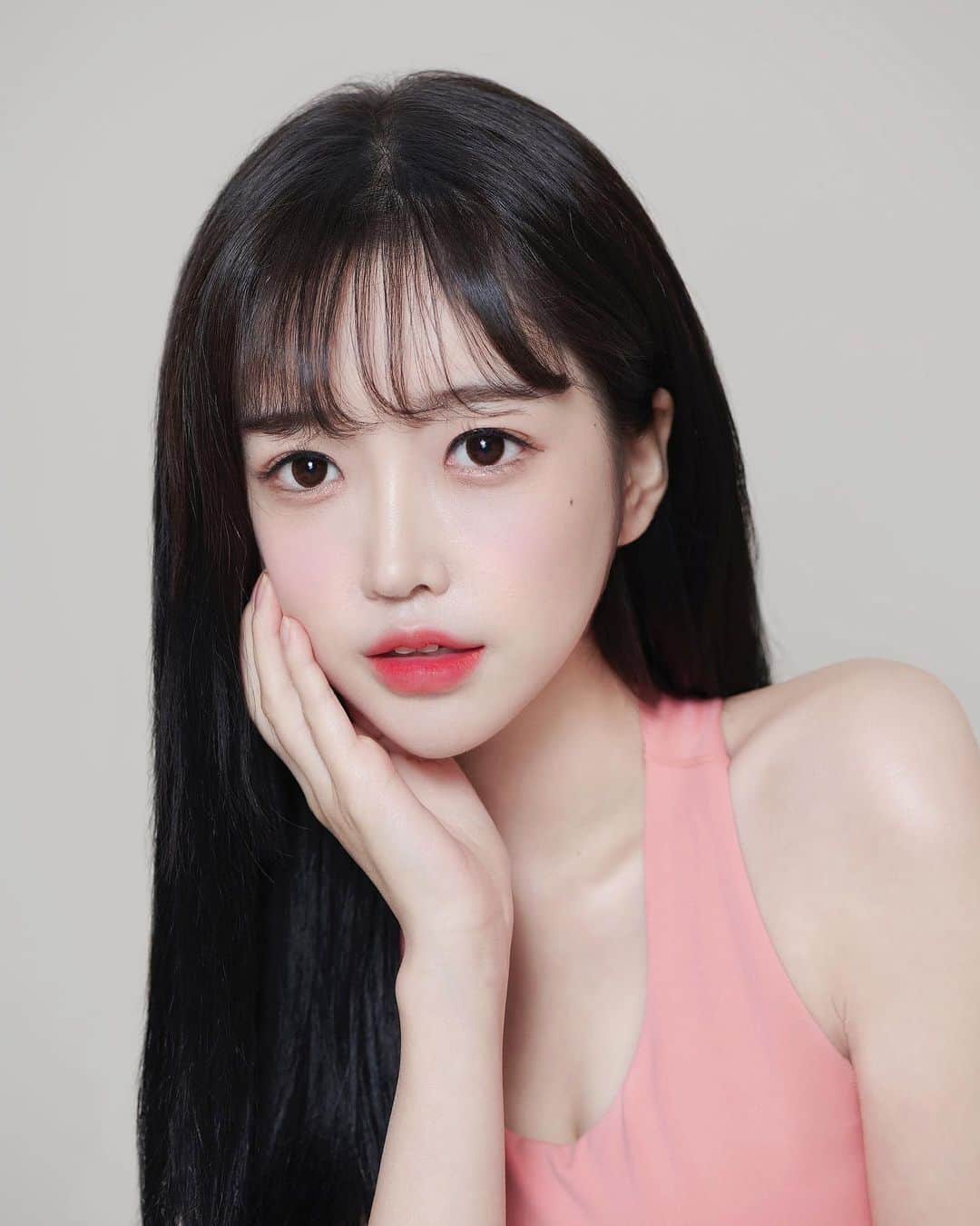 ハ・ウネのインスタグラム：「사진 도배예정❤️」