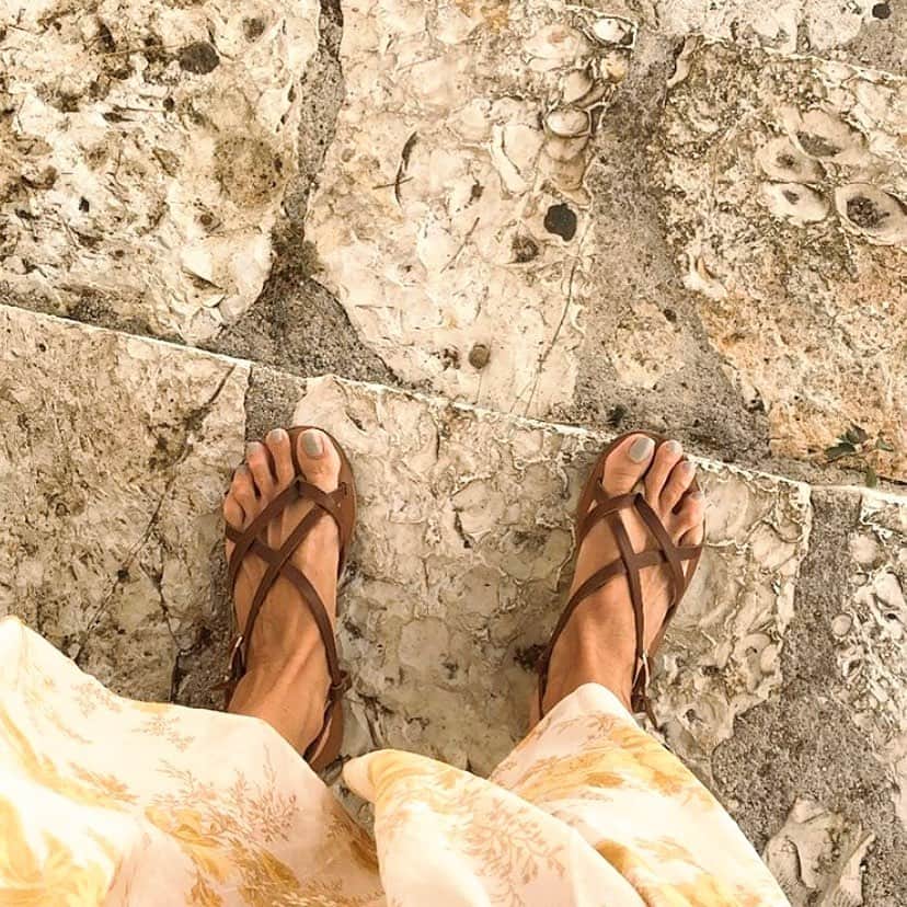 アンシャングリークさんのインスタグラム写真 - (アンシャングリークInstagram)「🎶 Made for walking 🎶  #Repost of @nicoleayoung in the AGS Semele sandals 🧡  #AncientGreekSandals」9月27日 22時02分 - ancientgreeksandals