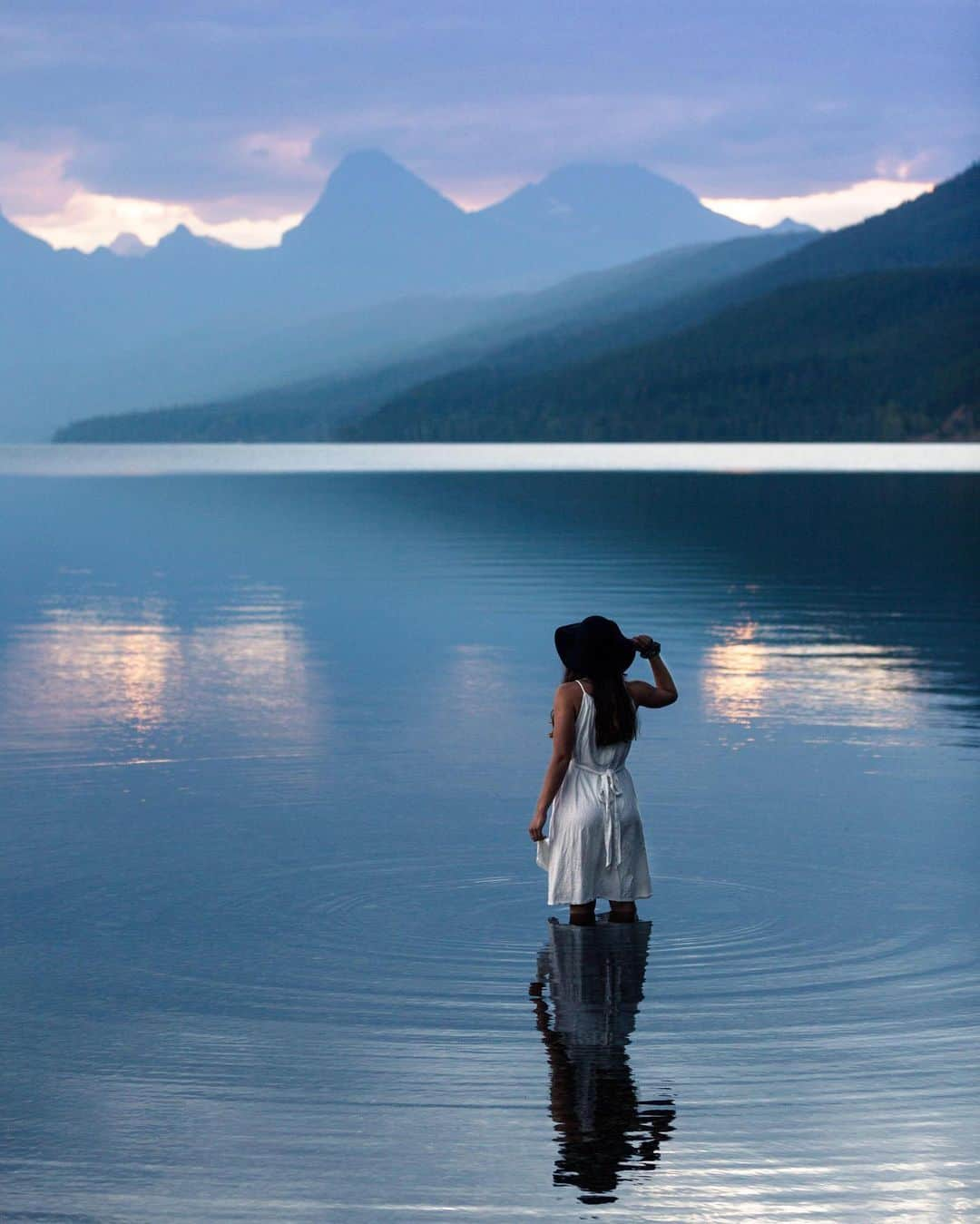 CANON USAさんのインスタグラム写真 - (CANON USAInstagram)「"Getting up at 5 a.m. to catch the sunrise at Lake McDonald in Glacier National Park was well worth it. Beating the crowds and having the whole beach to ourselves was a truly calming and surreal experience." 🌄Thank you for sharing your #CanonMemories with us, @keithwebberphoto! 📷Camera: #Canon EOS 5D Mark III Lens: EF 24-70mm f/2.8L II USM ...Have an uplifting story and photo to share with us? Submit your #CanonMemories at canon.us/canonmemories」9月27日 22時15分 - canonusa