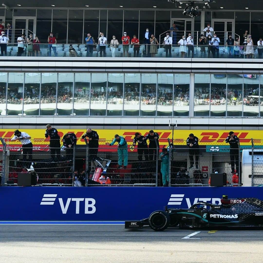 F1さんのインスタグラム写真 - (F1Instagram)「CLOUD 9️⃣ . @valtteribottas claims his ninth Formula 1 victory in fine form around Sochi Autodrom 🏆 . #F1 #Formula1 #RussianGP @mercedesamgf1」9月27日 22時25分 - f1