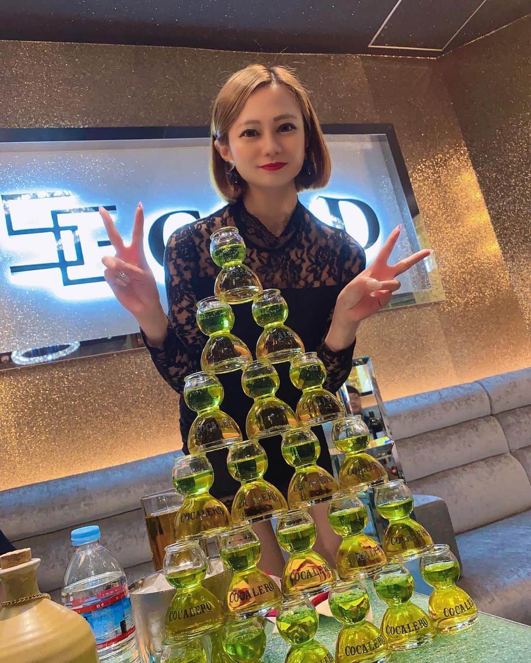 葉月るいのインスタグラム：「テキーラよりコカボム派❤️  #名古屋#錦#サロンドゴールド#お酒#コカボムタワー #キャバクラ」