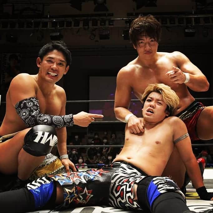竹下幸之介のインスタグラム：「We are ALLOUT I love it.  #ddtpro  #ALLOUT #wrestling #workout #muscle #training #motivation #boys #プロレス  #竹下幸之介  #彰人 #勝俣瞬馬」