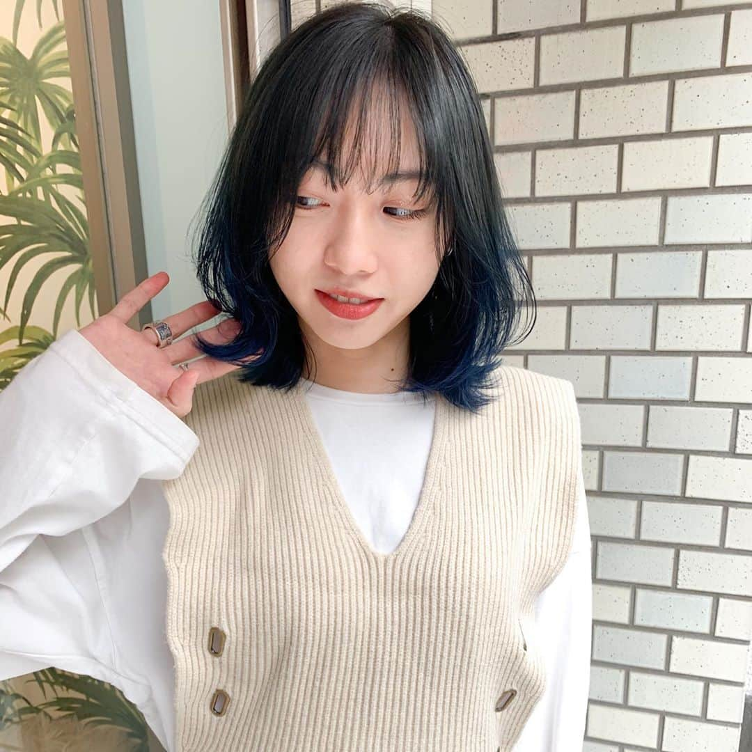 河原洋美さんのインスタグラム写真 - (河原洋美Instagram)「NAVY BLUE💕 可愛い🐇✨ #linkybyshima #hiromi_hair #navycolor #ネイビーブルー」9月27日 22時28分 - cyorobinthkey