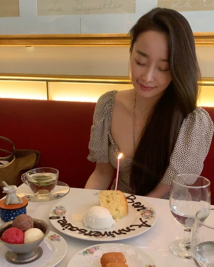 ムン・イェウォンのインスタグラム：「On my birthday with my 24/7 ❤️ #throwback my birthday was sep 10th 🥳」