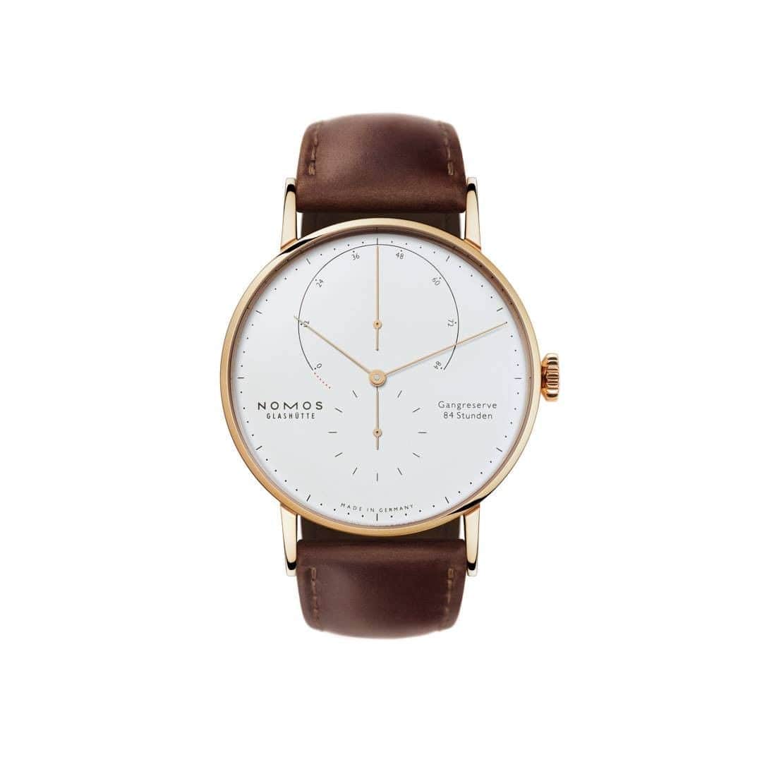 のインスタグラム：「Wearing your Sunday best today? Our Lambda model, powered by the haute horlogerie caliber DUW 1001, is a dress watch par excellence. And its 84-hour power reserve means it will still be ticking through the week to come.  #nomos #nomosglashuette #glashütte #watchmaking #horology #detail #watchmaker #handcraft #handmade #caliber #watchlove #madeingermany」