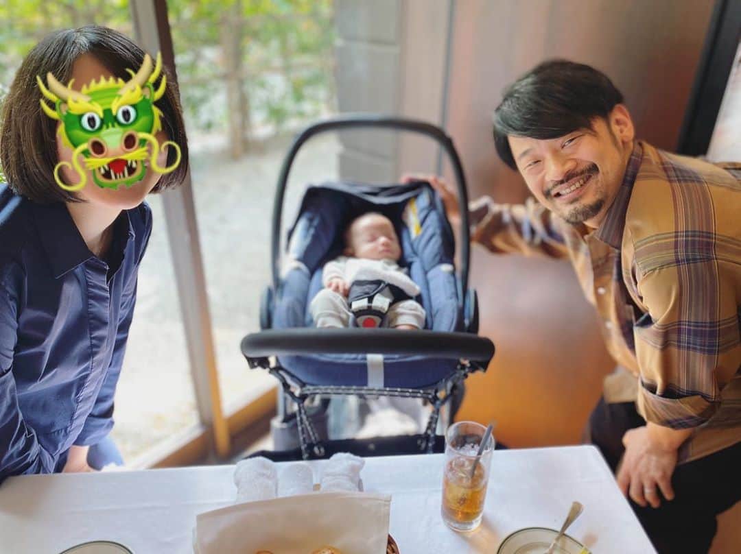 石川龍のインスタグラム：「本日、39歳最後の日。30代最後の一日。家族で大好きなTボーンステーキ🥩を頂きに。 30歳で結婚し、音楽活動と仕事に邁進し、39歳で新しい家族が増えました。 この10年、自分勝手にわがままに、やりたいことをやりたいようにやらせてくれた妻には心から感謝をしています。 不惑の40歳。生きていく上で不確かなことも迷いも、まだまだ無くなりそうにはないけれど、自分にとって大切なことや譲れないものはブレずに信じられるようになってきた気がしています。 次の10年、10年後に振り返った時に後悔のない生き方をしたいと思います。こんな時期だからこそ日々を大切に。健康には気をつけて。 参ります！ #感謝」