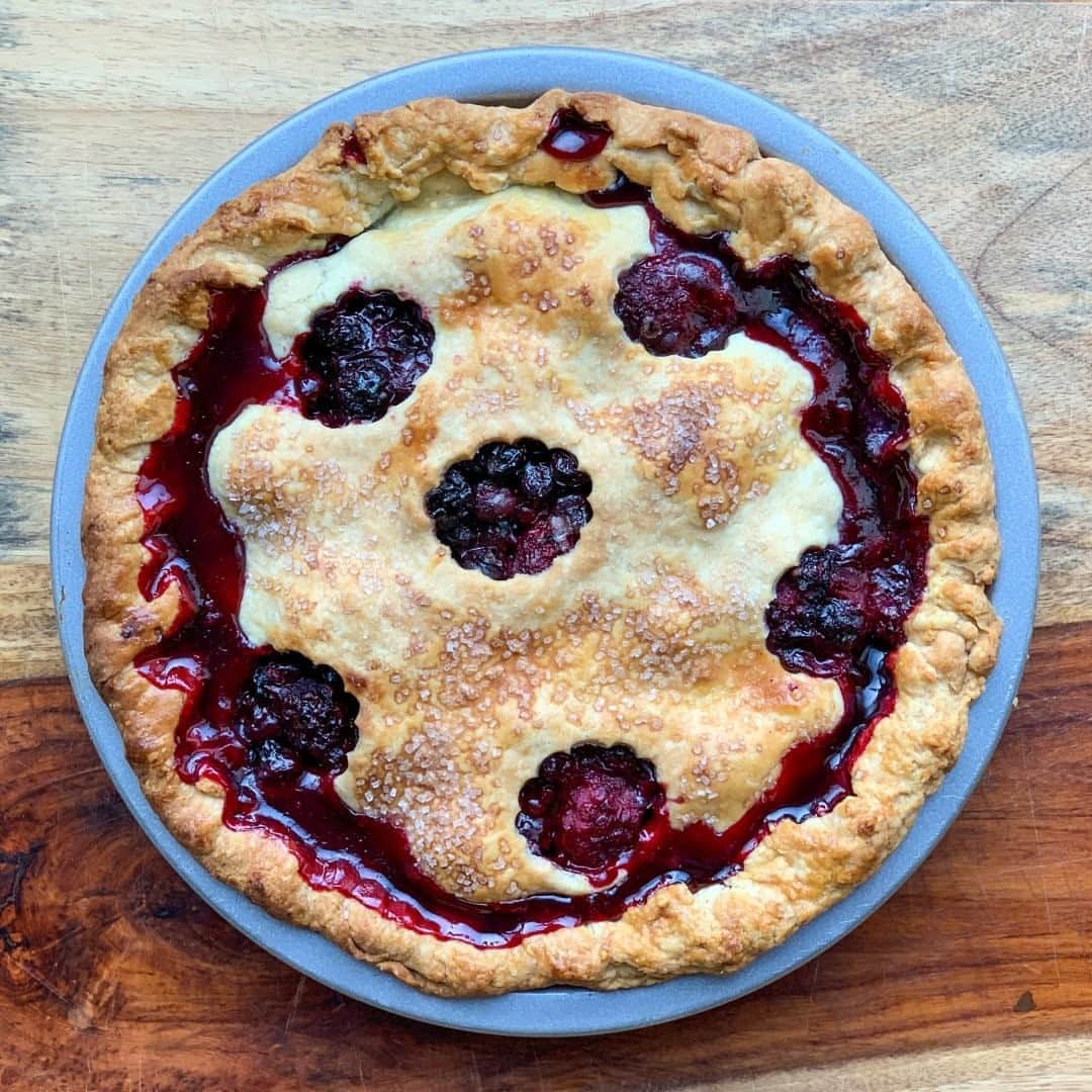 Food & Wineさんのインスタグラム写真 - (Food & WineInstagram)「It may *technically* be fall, but it's always @justinchapple's blueberry rye pie season! Tap the link in our bio for his recipe, which is one of our absolute favorites no matter what the weather is like outside. (For the record, it's still 70 degrees in NYC) 📷: Audience Engagement Editor @carolineschnapp」9月27日 22時31分 - foodandwine