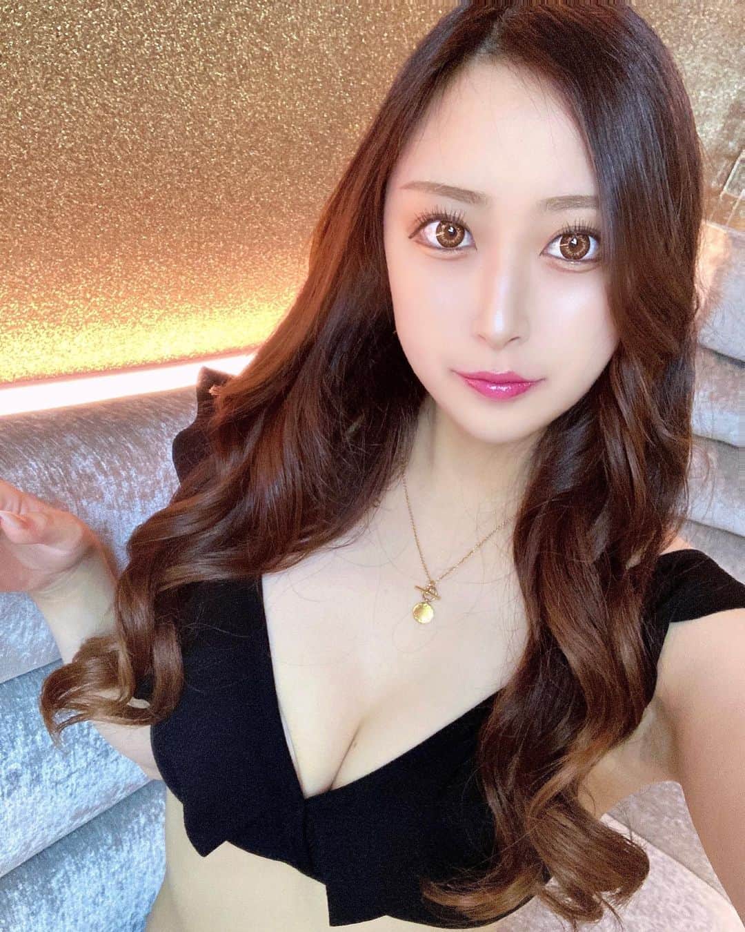 のインスタグラム：「・ 少し季節外れの水着イベントでした(｡･ω･｡) そろそろ秋服調達しないと〜  #錦#錦3#錦3丁目 #キャバクラ#キャバ嬢#名古屋#栄#女子大#ホスト#歌舞伎町#新宿#ミナミ#北新地#祇園#中洲#すすきの#夜職#ナイツネット#サロンドゴールド#おうち時間#followｍe #follow #f4f#followforfollowback #いいね返しは絶対 #いいねした人で気になった人フォロー #いいね返し」