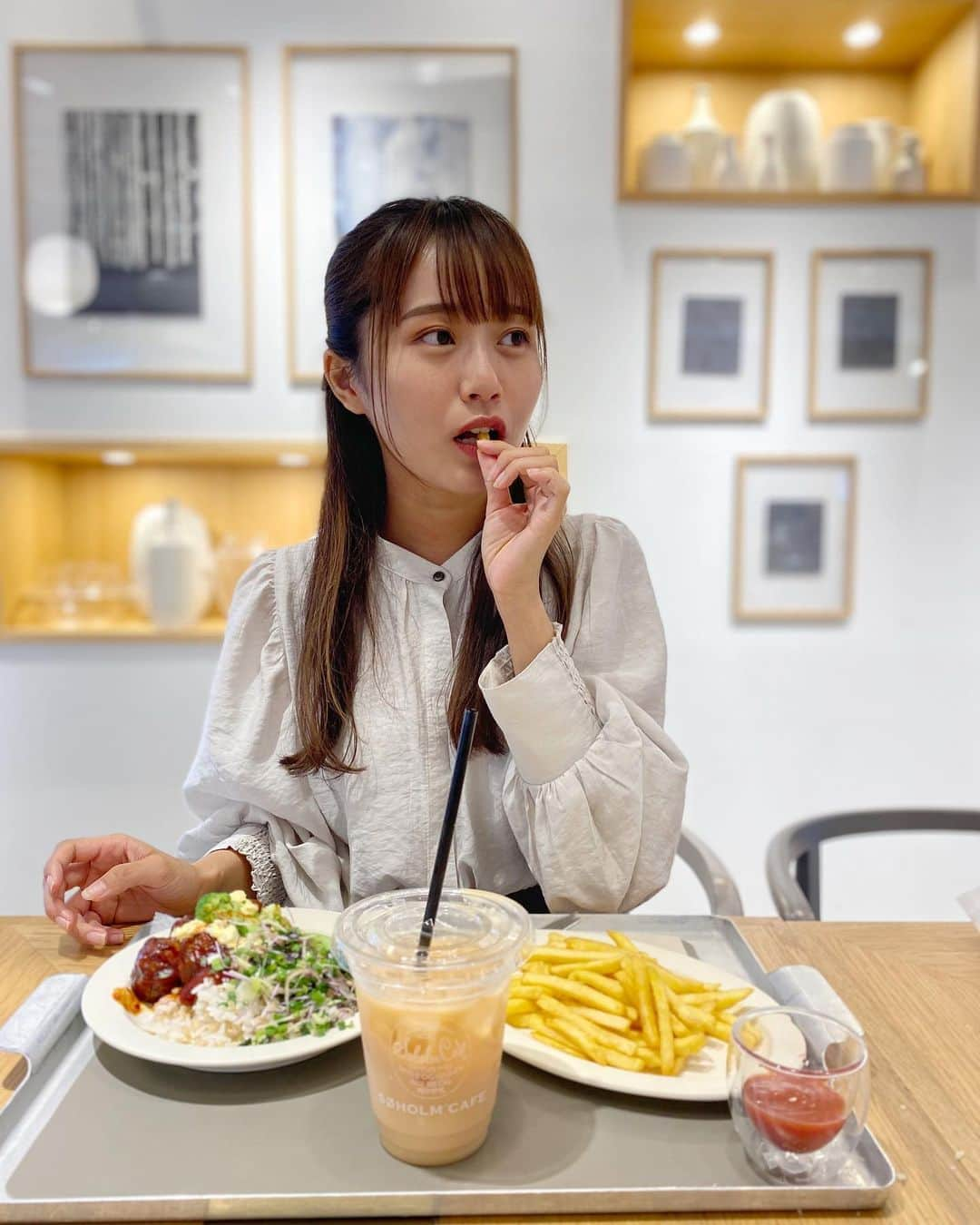 渡邊麻衣さんのインスタグラム写真 - (渡邊麻衣Instagram)「ポテト🍟  明日は21時からMixChannelです！ぜひ遊びに来てください✨  投票もよろしくお願いいたします！  #明学ミスコン2020 #ミスコン #カフェ #ハーフアップ #ポテト」9月27日 22時38分 - mai_watanabe3